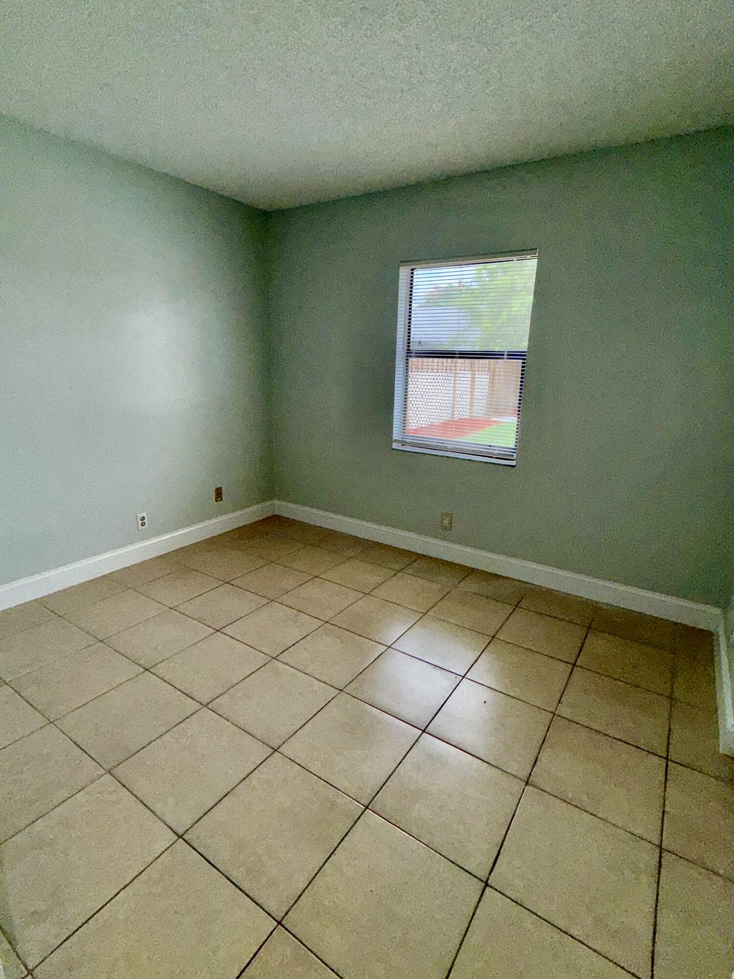 SPANISH ISLES PL II - Residential Lease