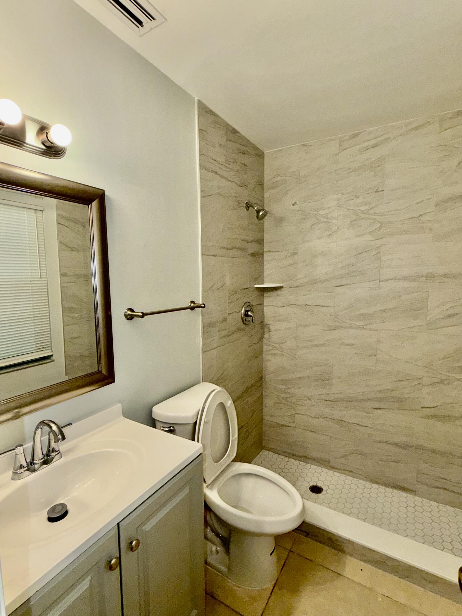 SPANISH ISLES PL II - Residential Lease