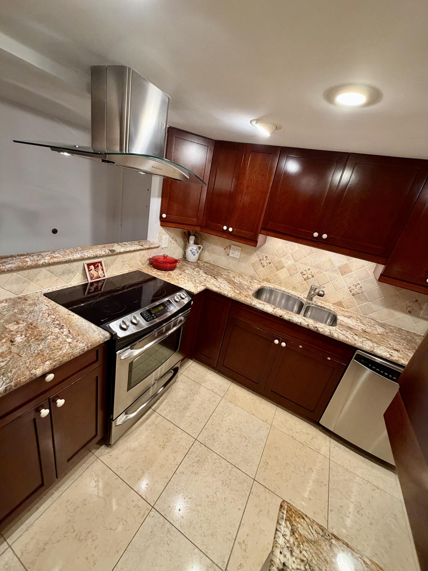 JAMES PLACE CONDO - Residential
