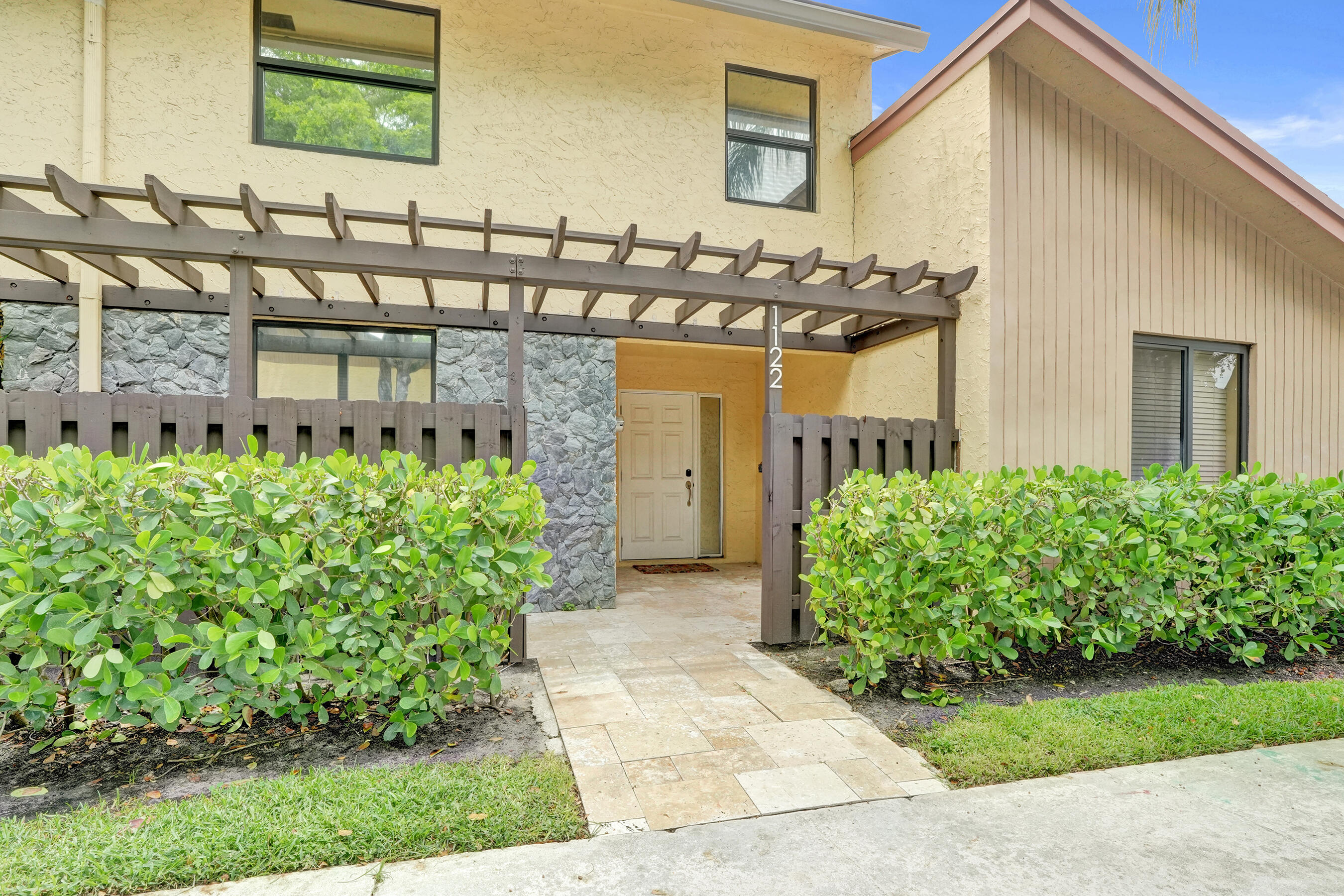 VILLAS OF PLANTATION - Residential