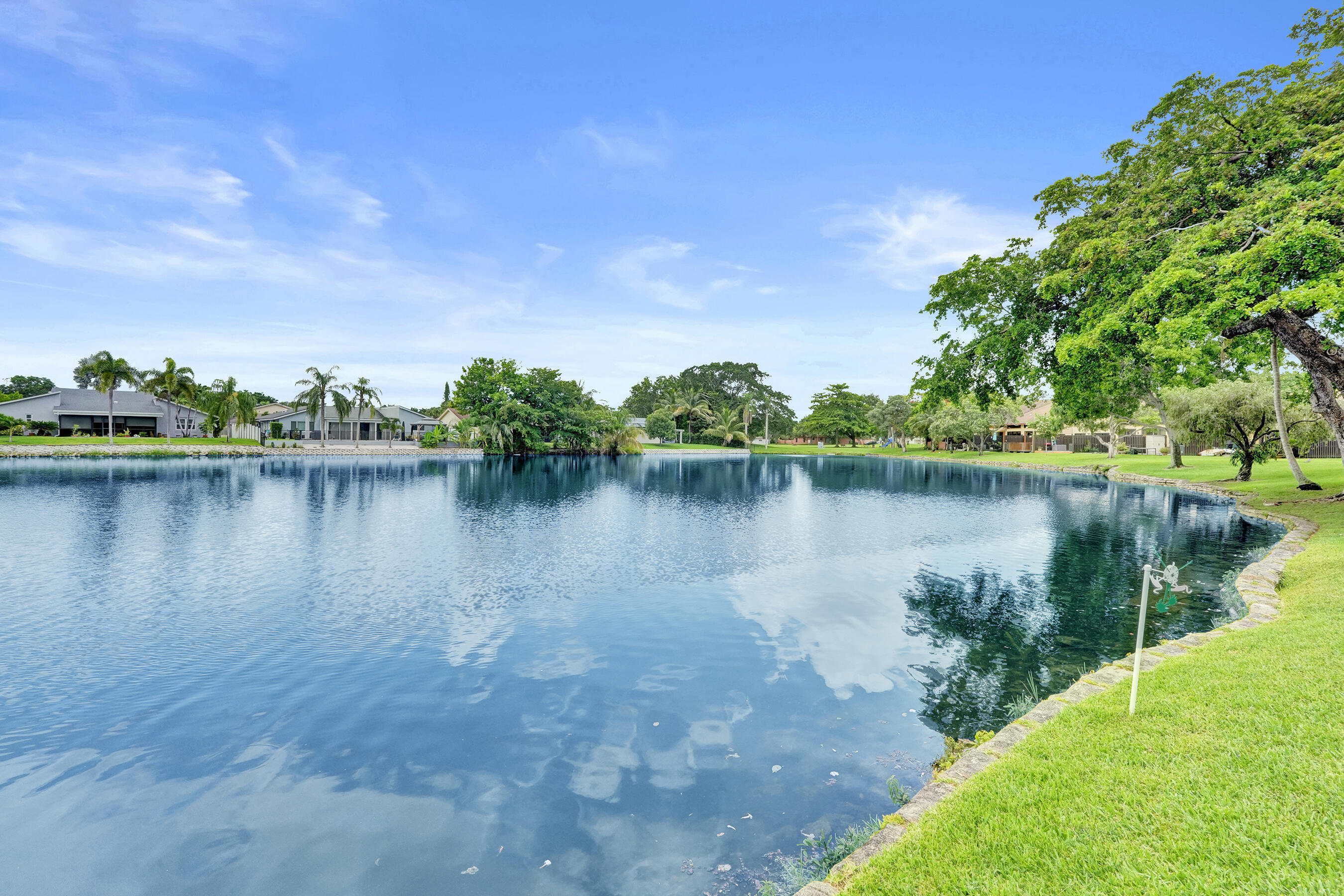 VILLAS OF PLANTATION - Residential