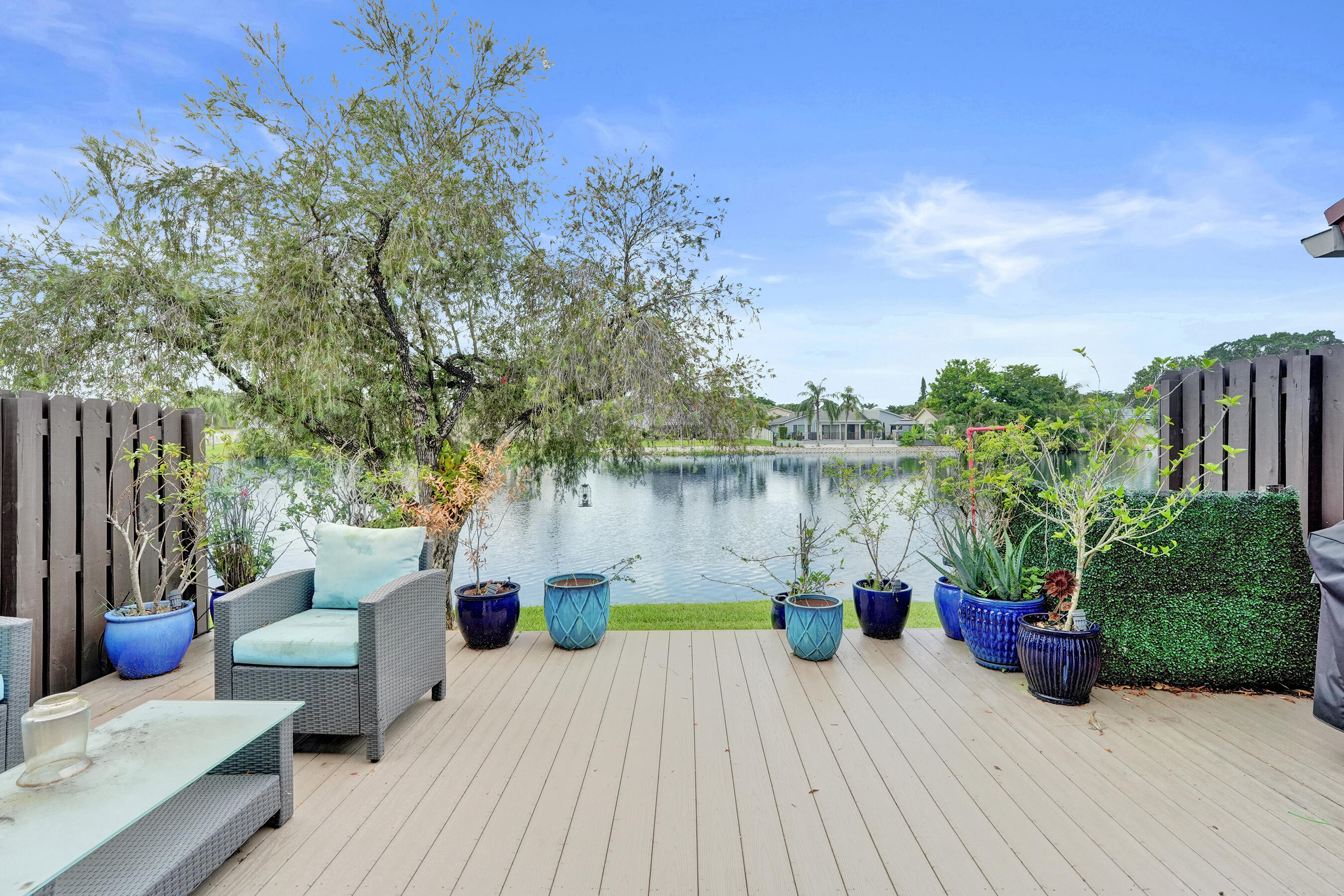 VILLAS OF PLANTATION - Residential