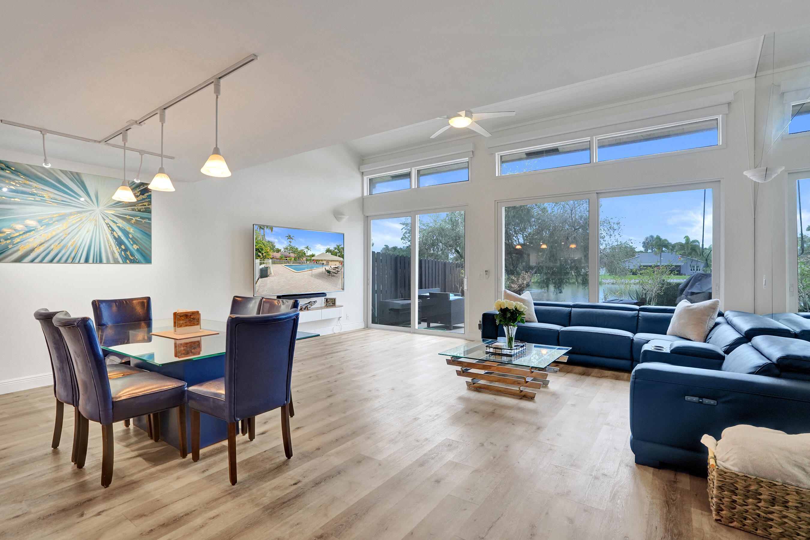 VILLAS OF PLANTATION - Residential