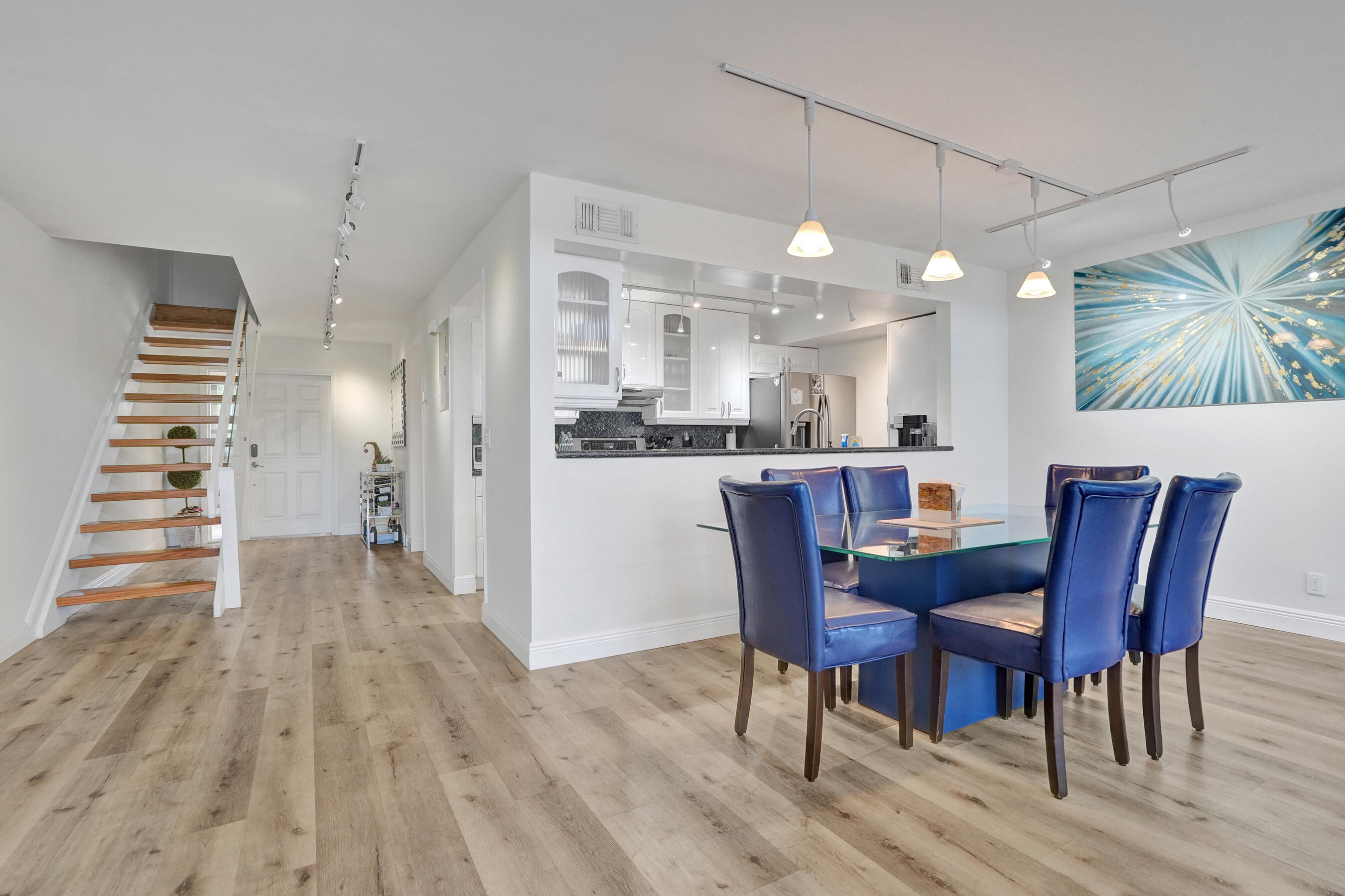 VILLAS OF PLANTATION - Residential