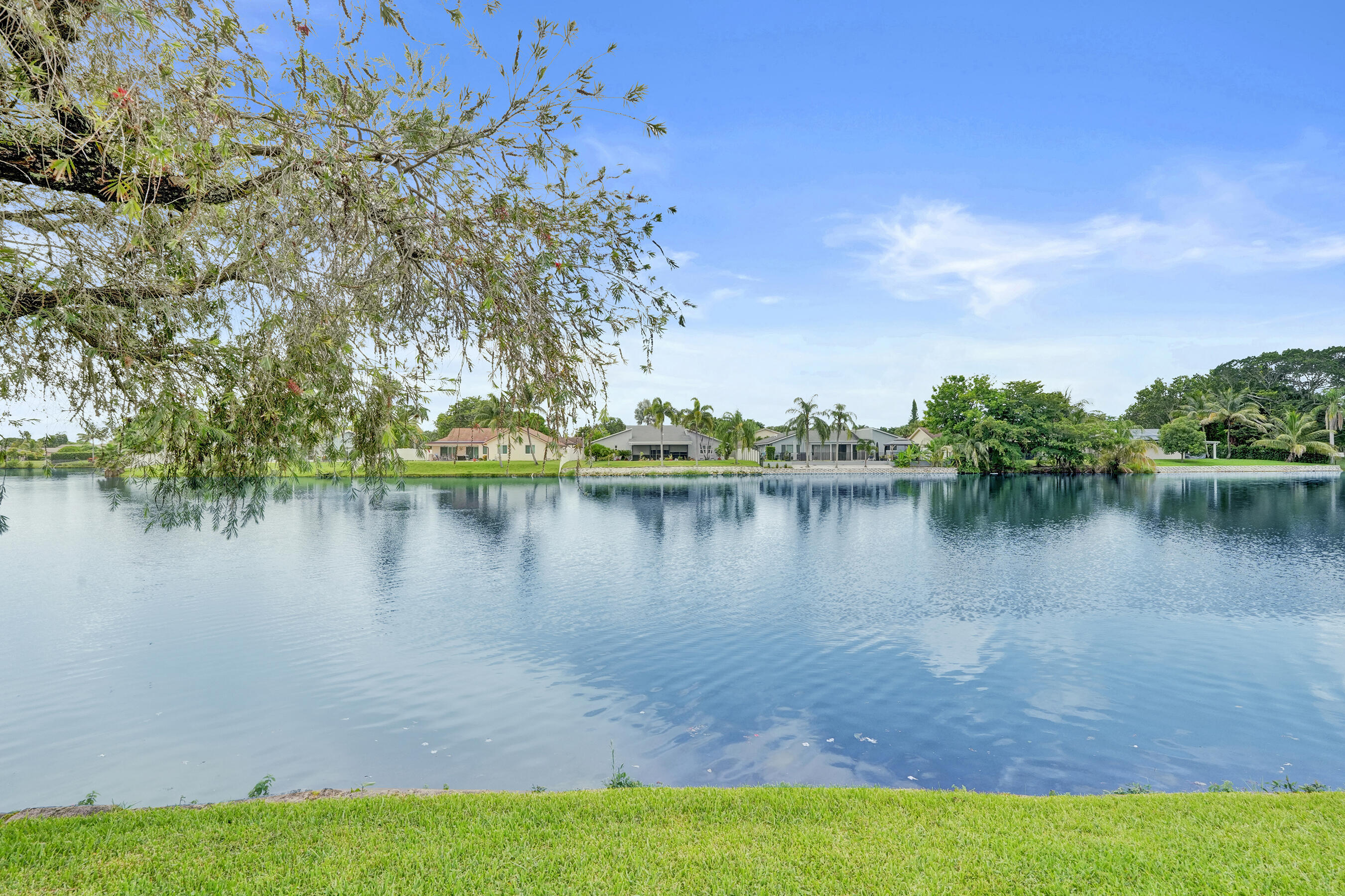 VILLAS OF PLANTATION - Residential