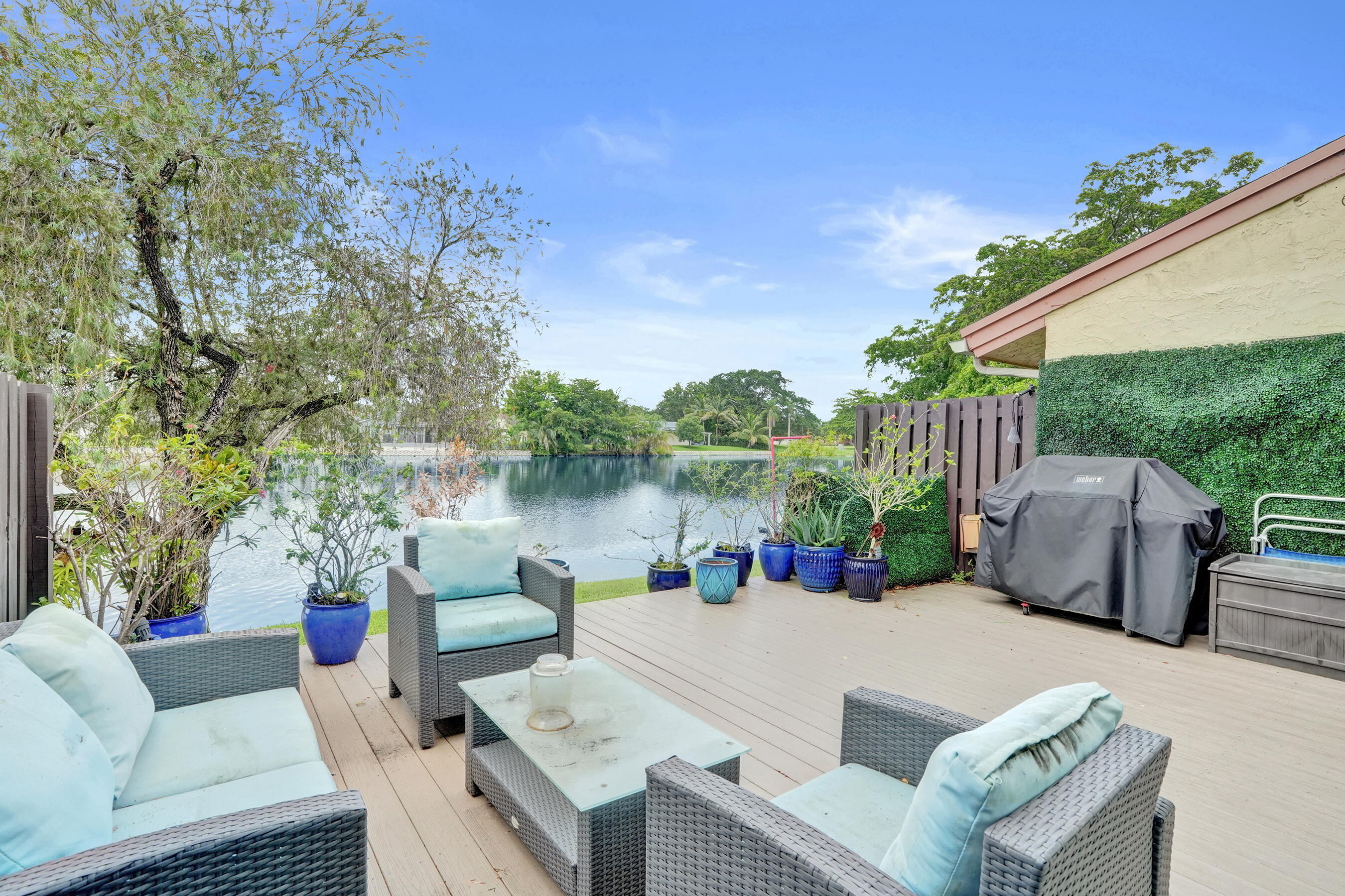 VILLAS OF PLANTATION - Residential