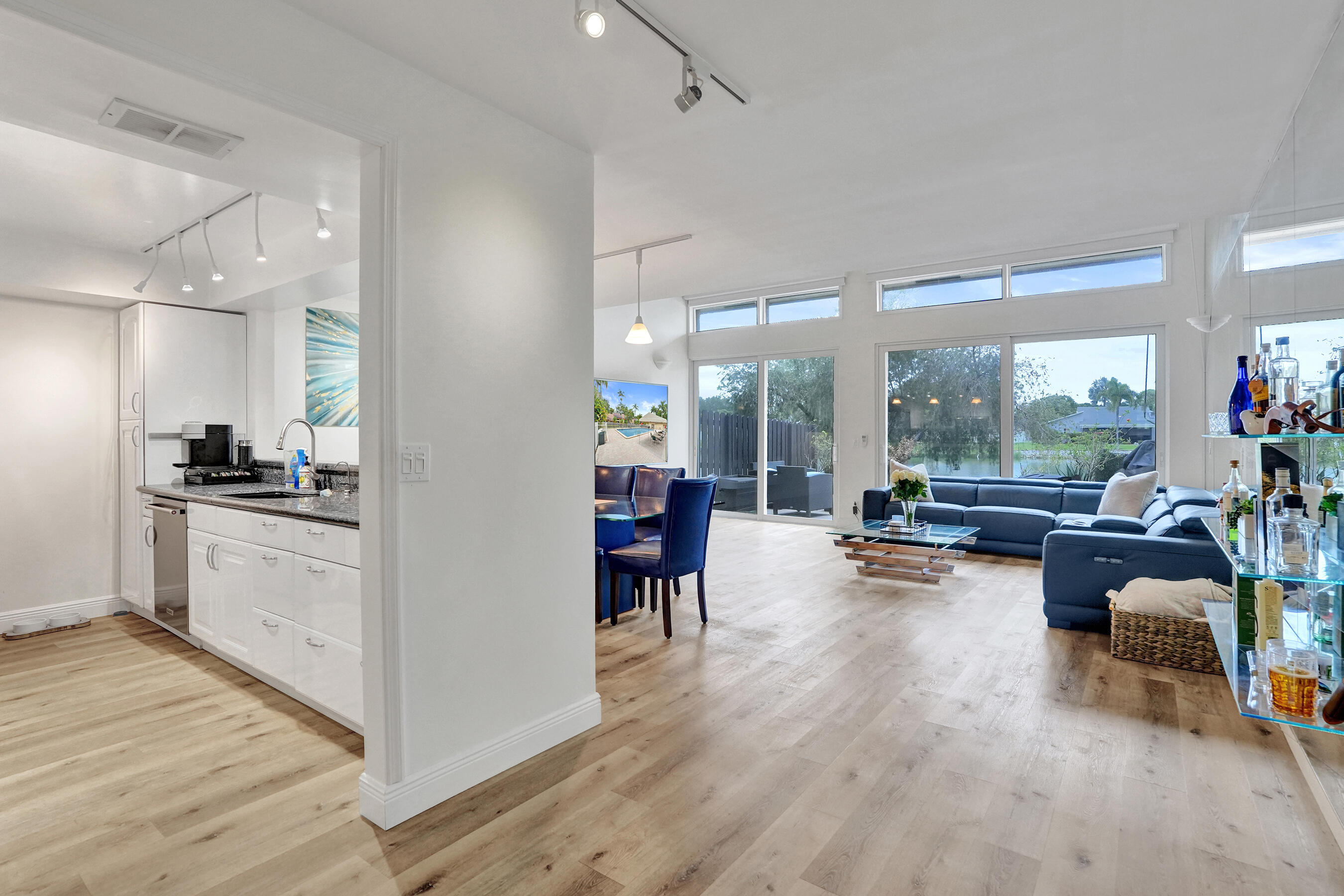 VILLAS OF PLANTATION - Residential