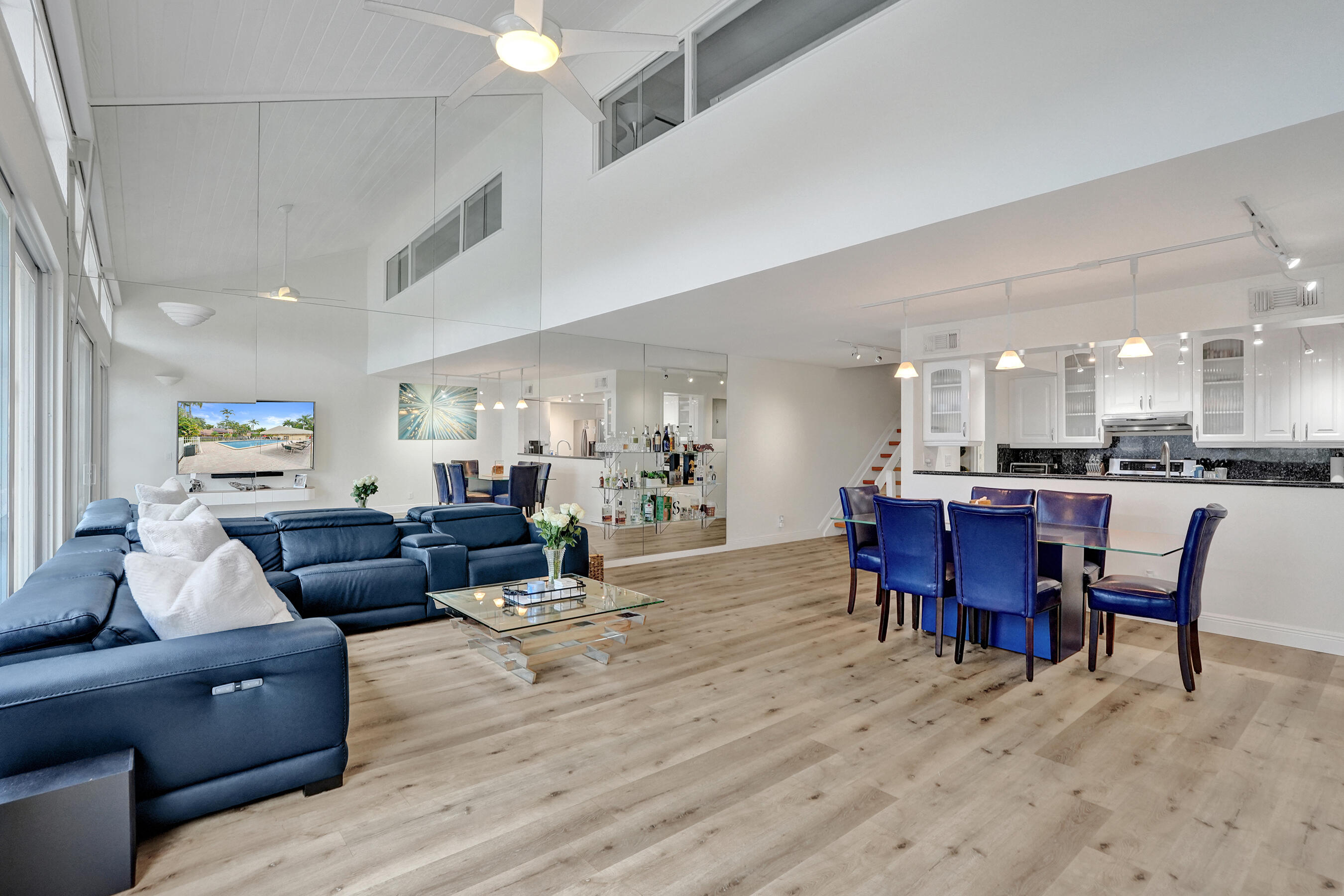 VILLAS OF PLANTATION - Residential