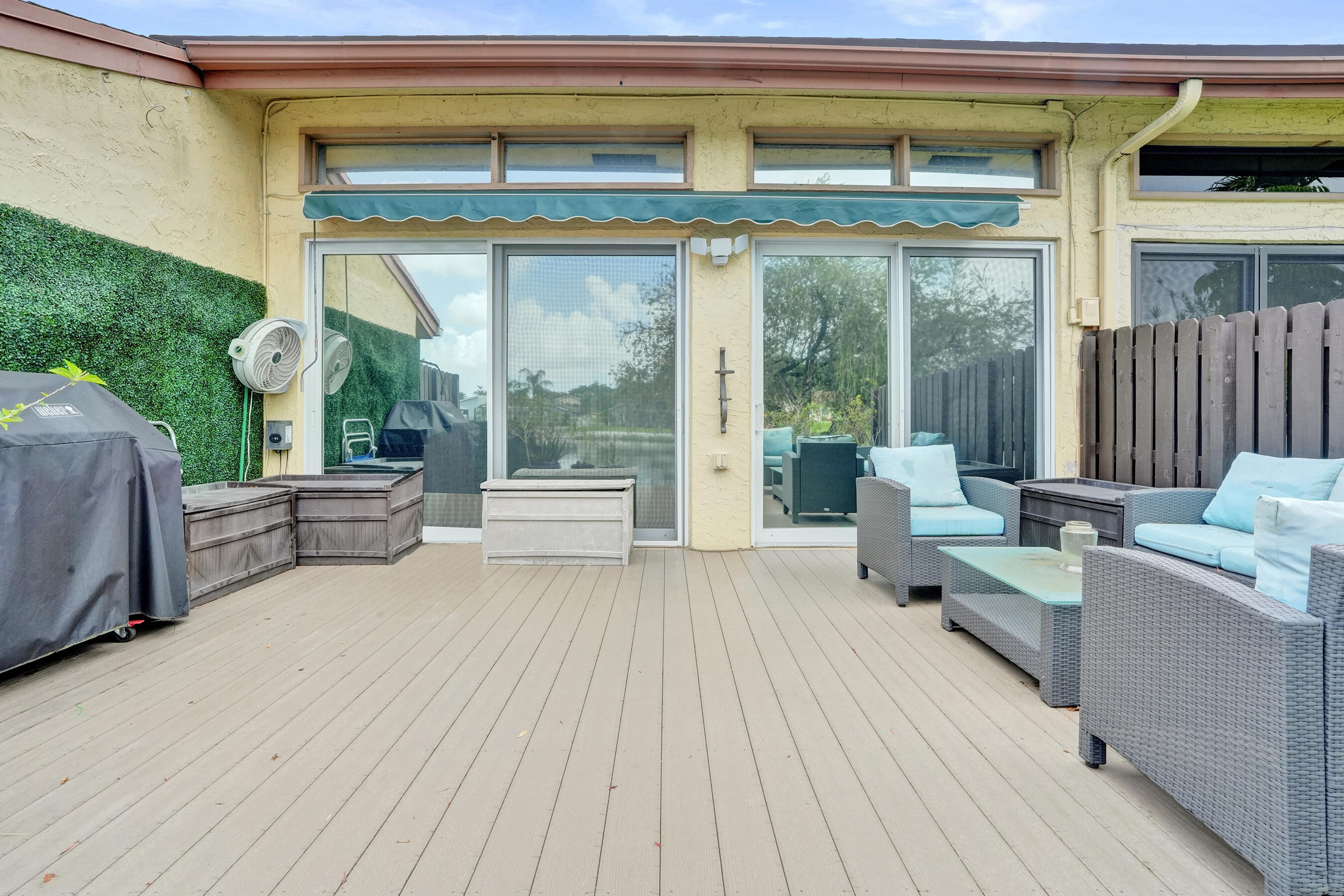 VILLAS OF PLANTATION - Residential