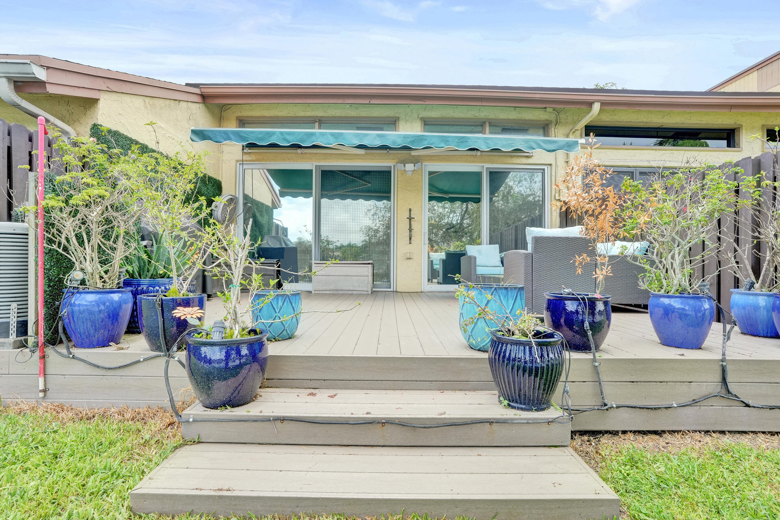 VILLAS OF PLANTATION - Residential