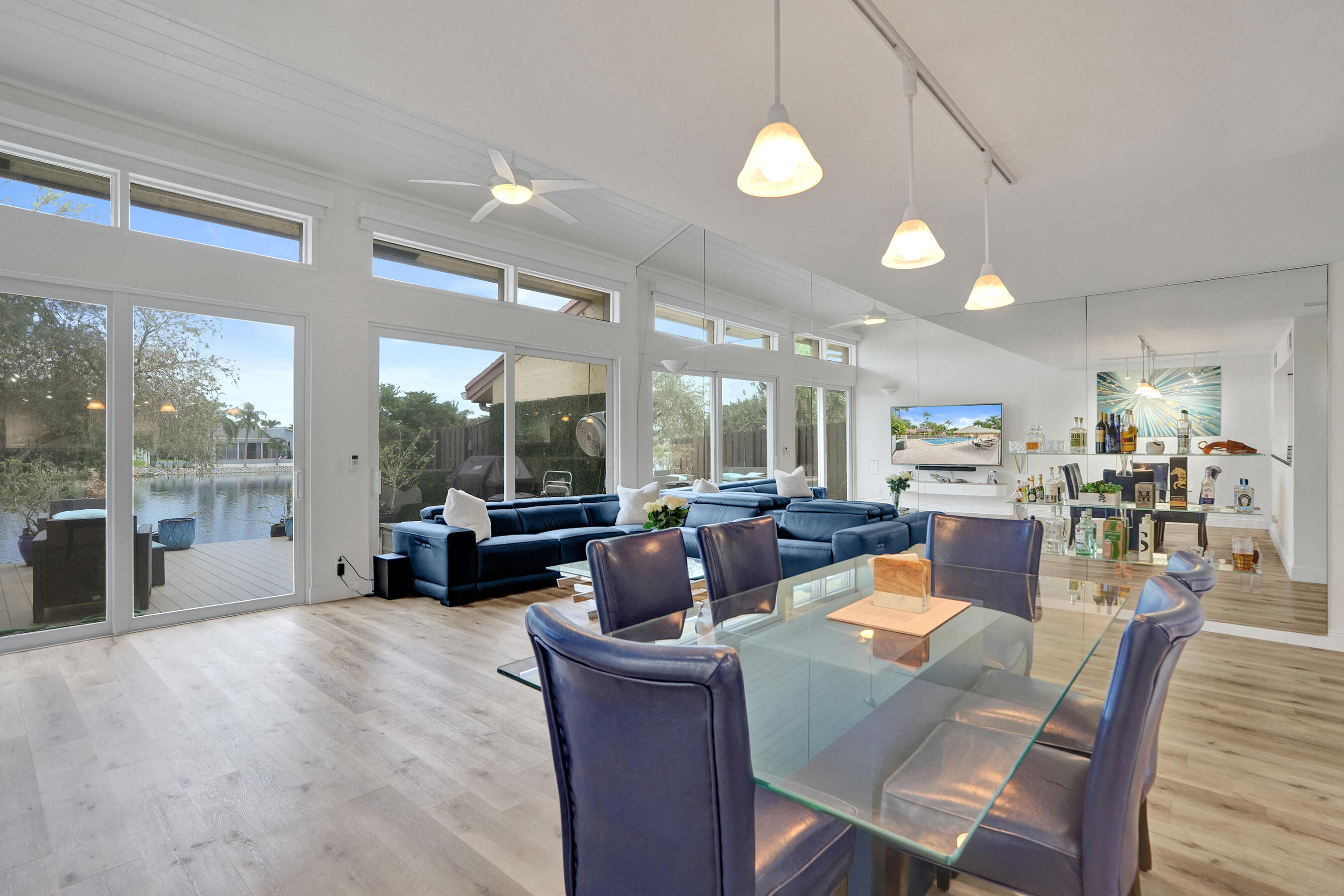 VILLAS OF PLANTATION - Residential