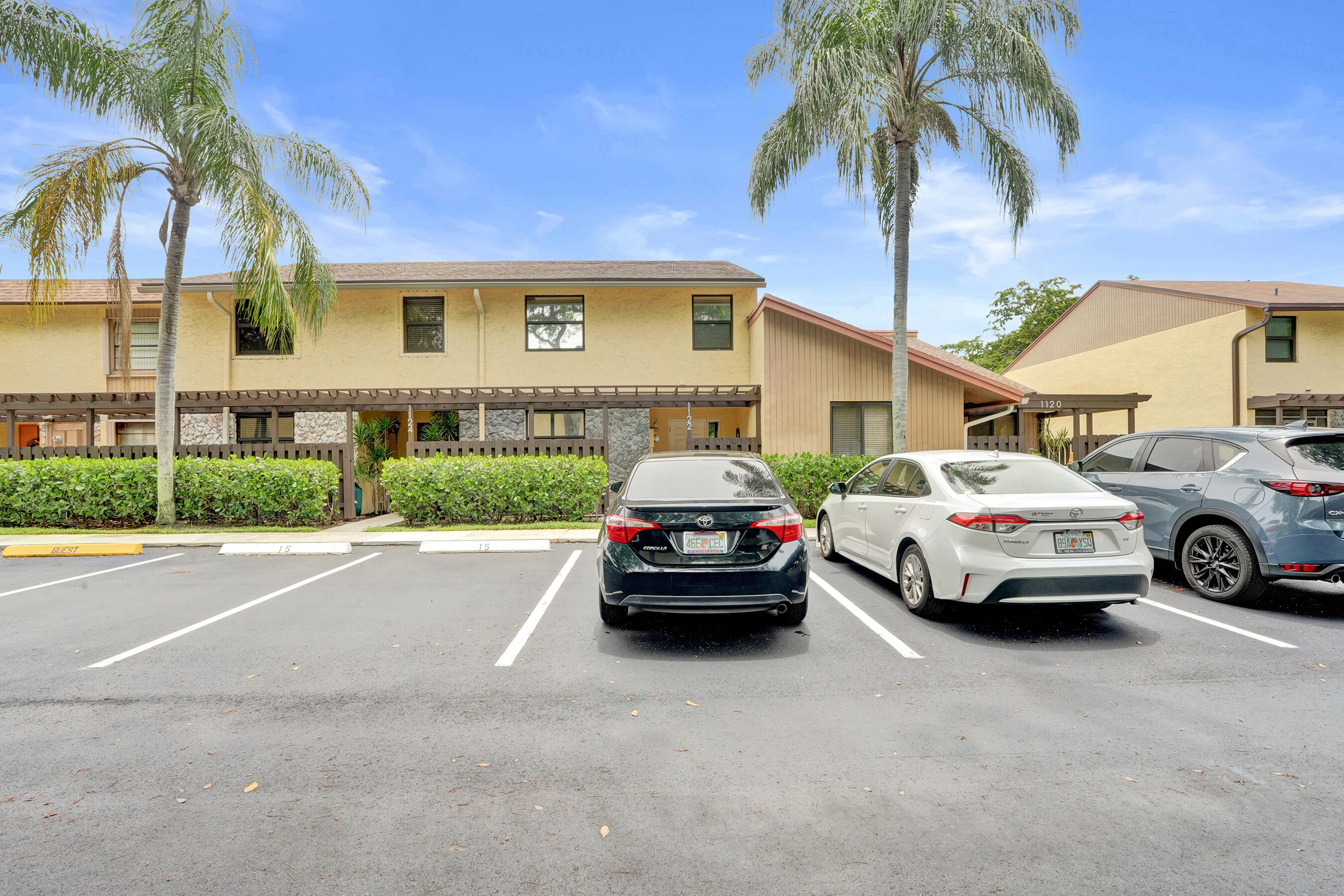VILLAS OF PLANTATION - Residential