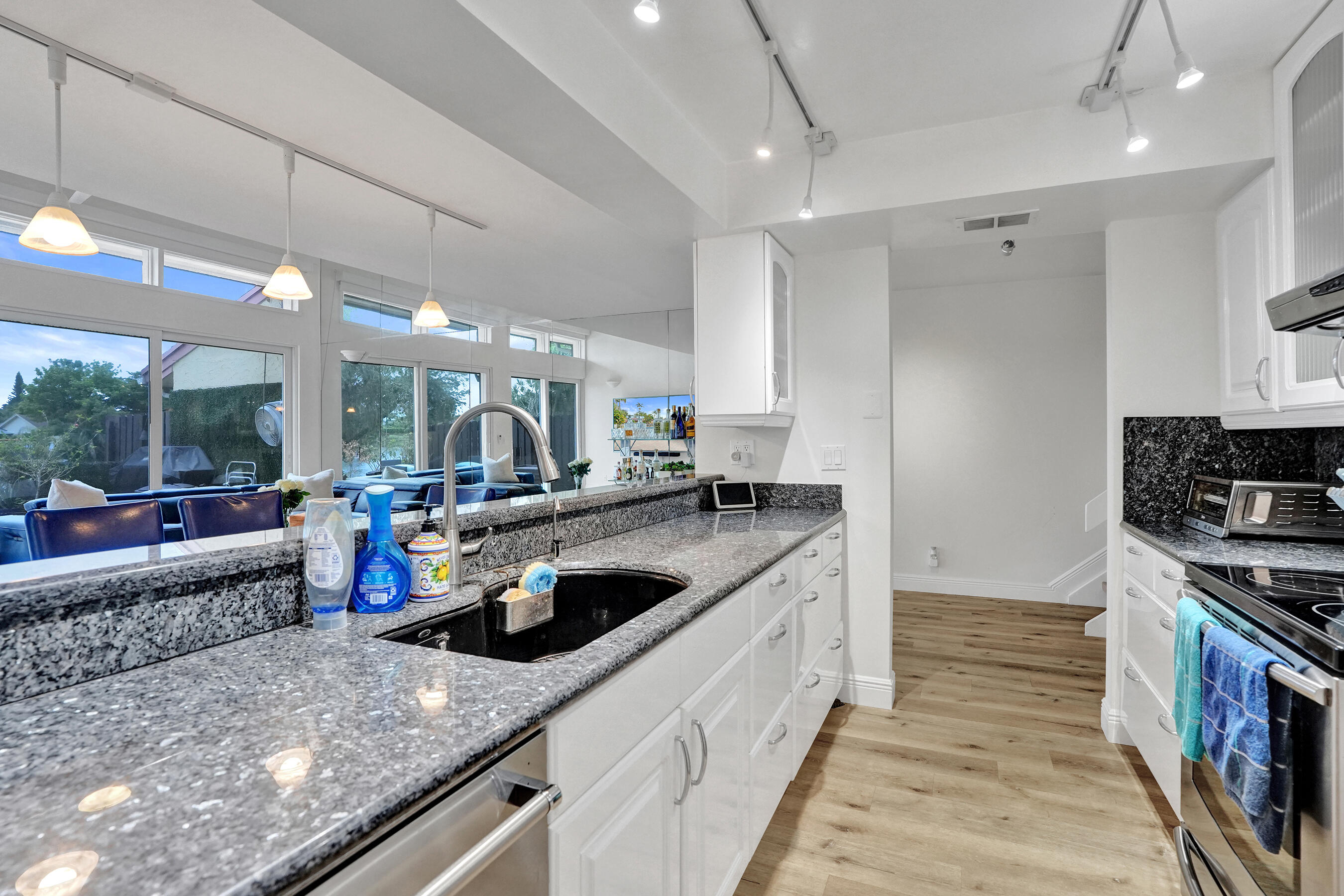 VILLAS OF PLANTATION - Residential