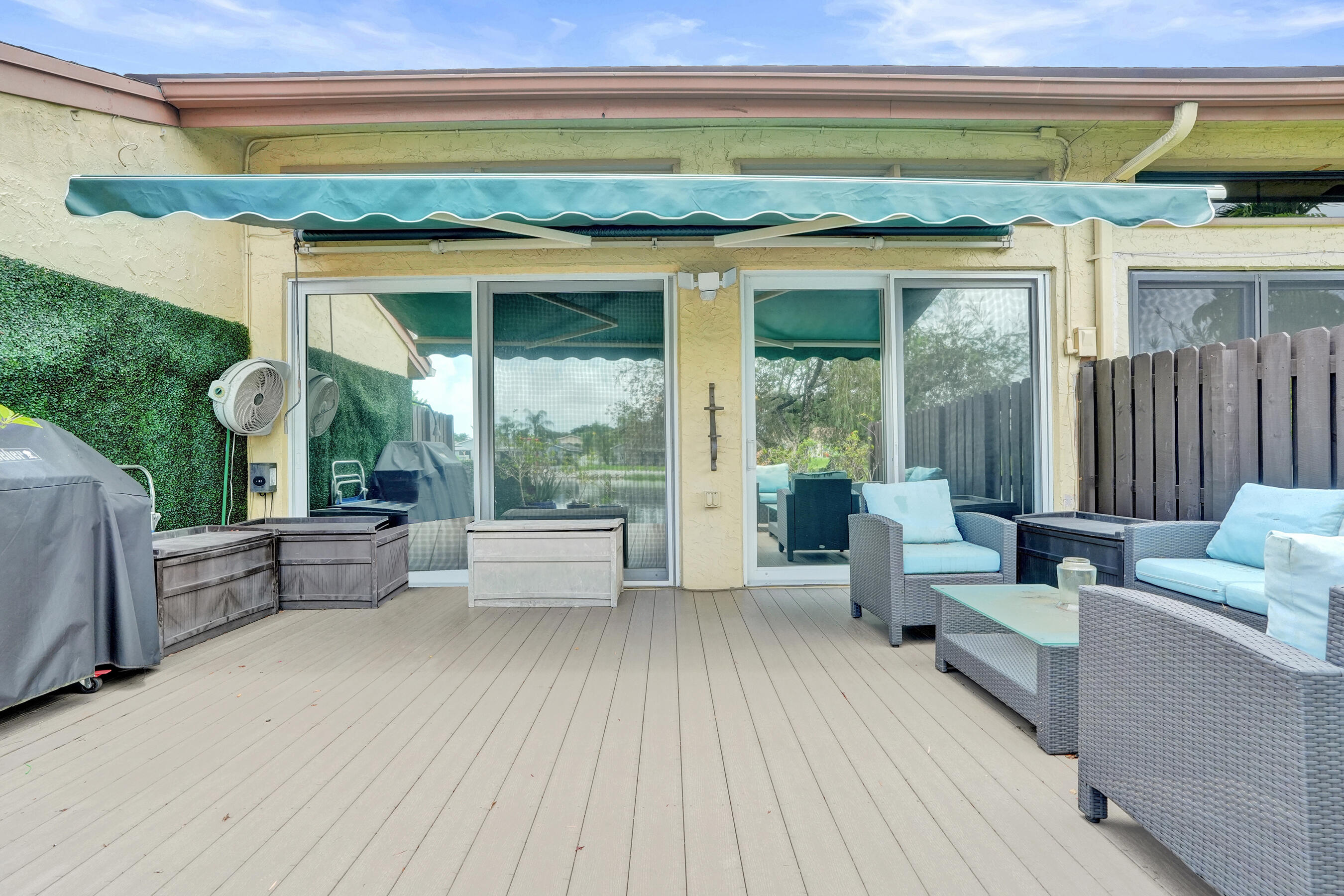 VILLAS OF PLANTATION - Residential