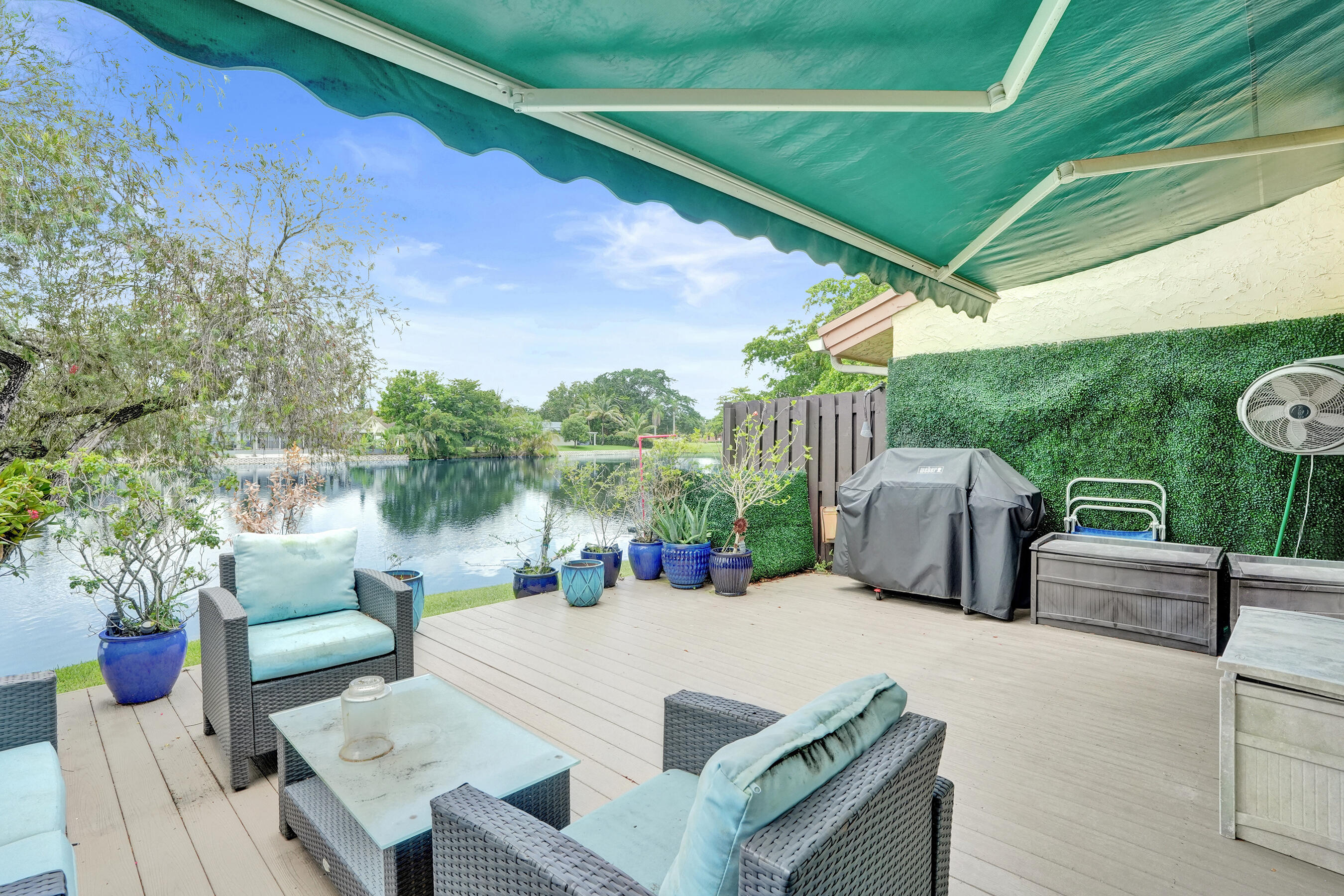VILLAS OF PLANTATION - Residential