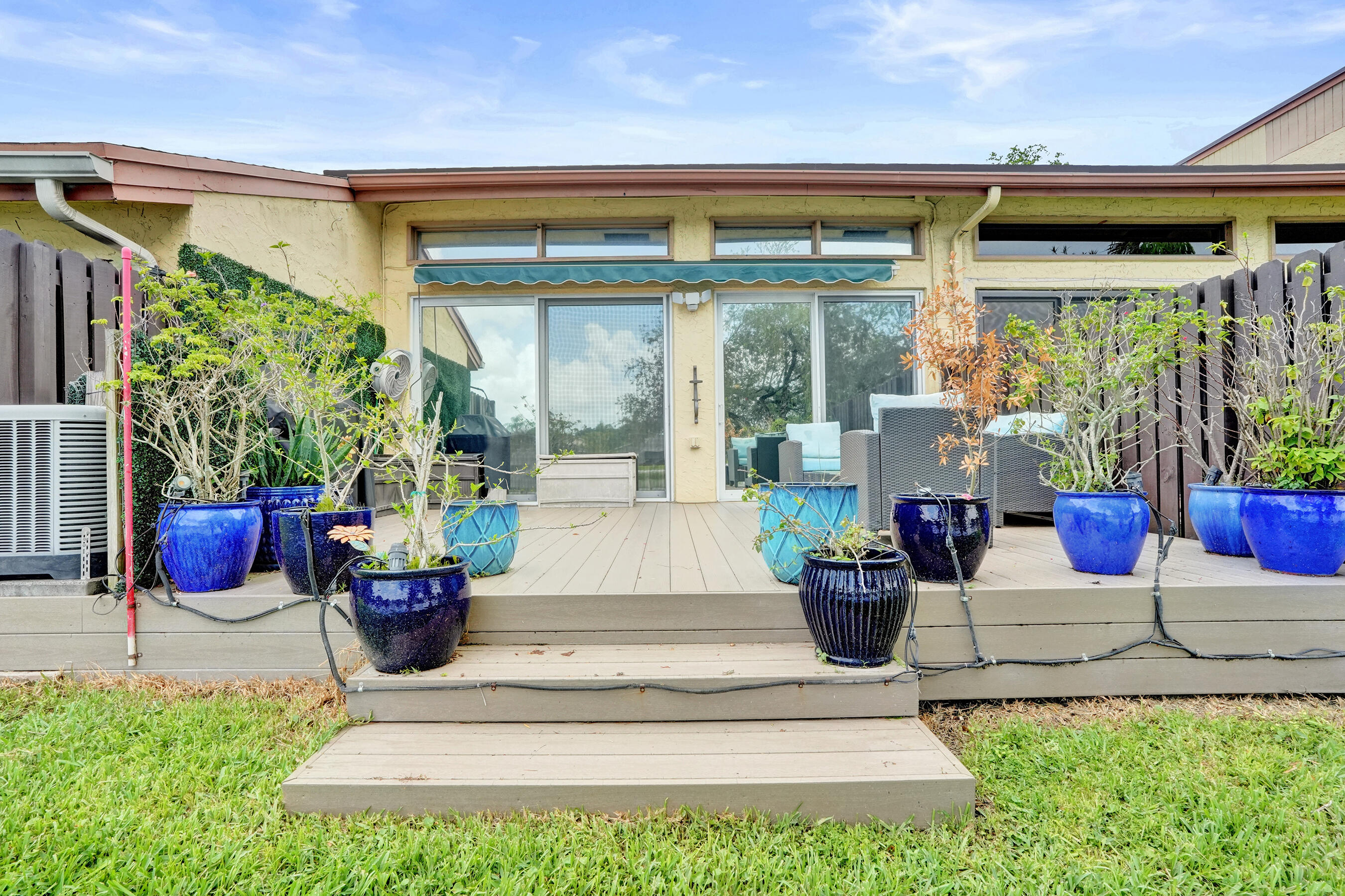 VILLAS OF PLANTATION - Residential