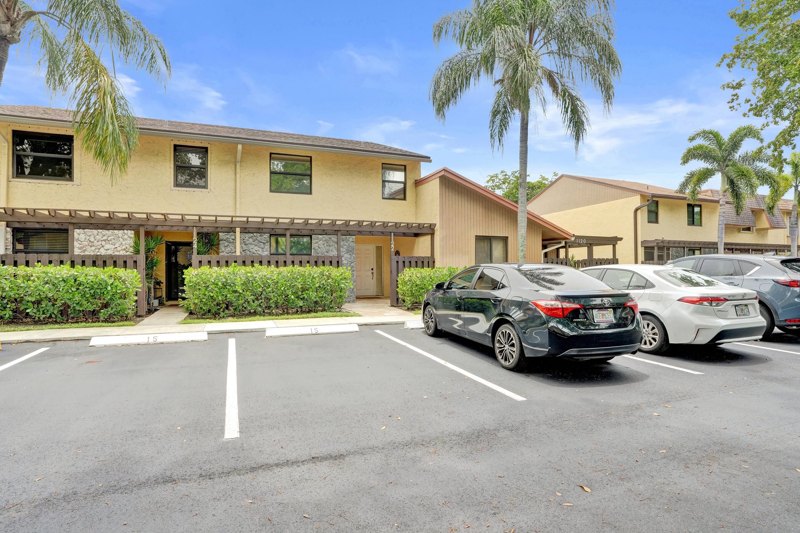 VILLAS OF PLANTATION - Residential