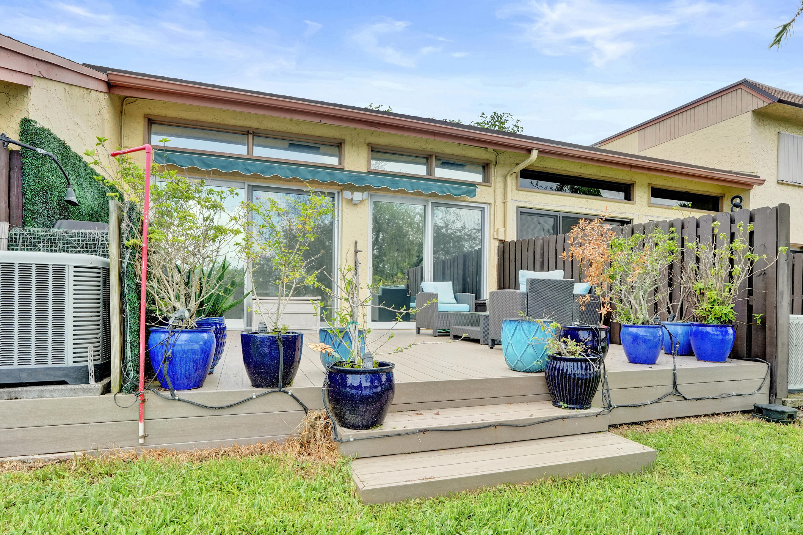 VILLAS OF PLANTATION - Residential