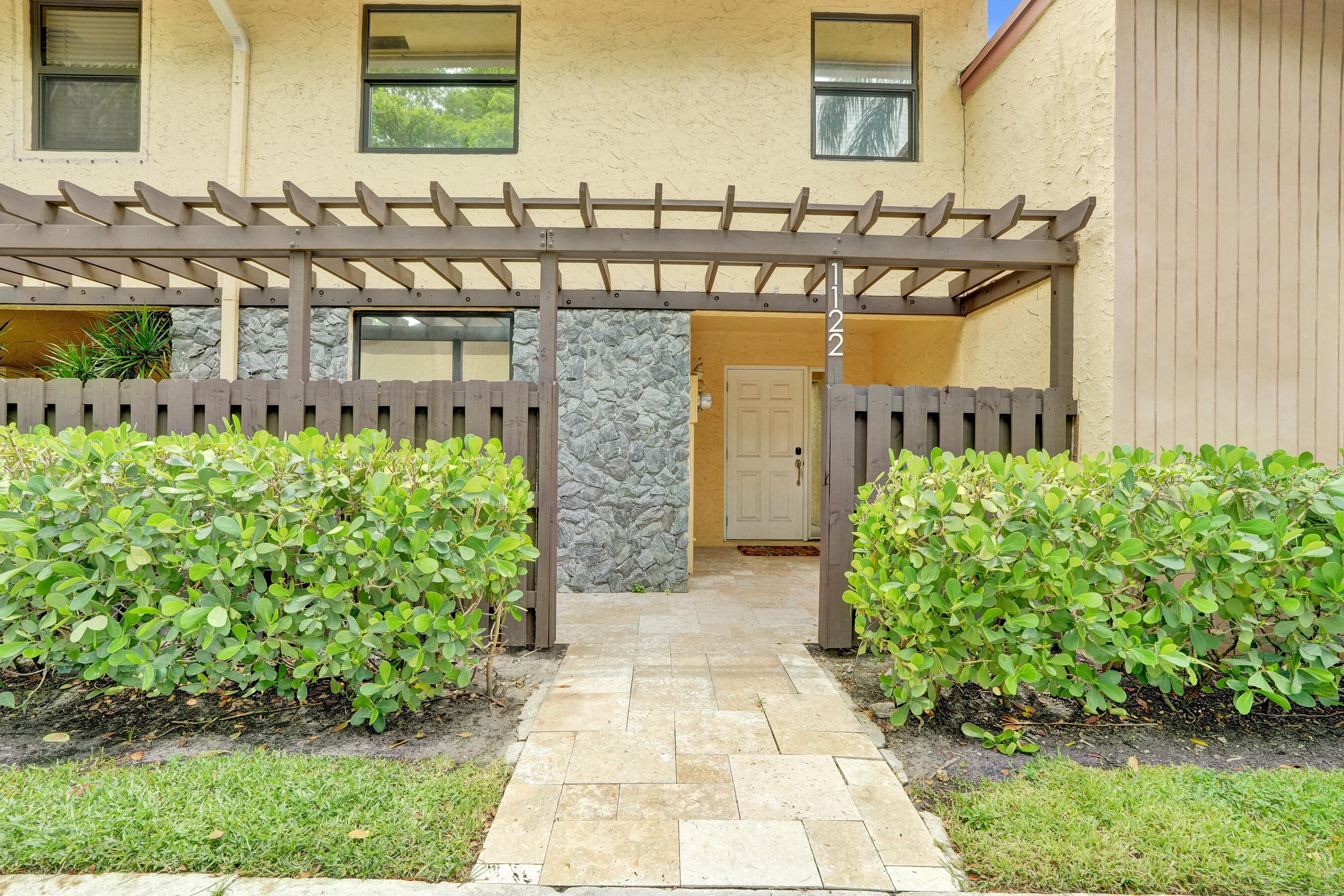VILLAS OF PLANTATION - Residential
