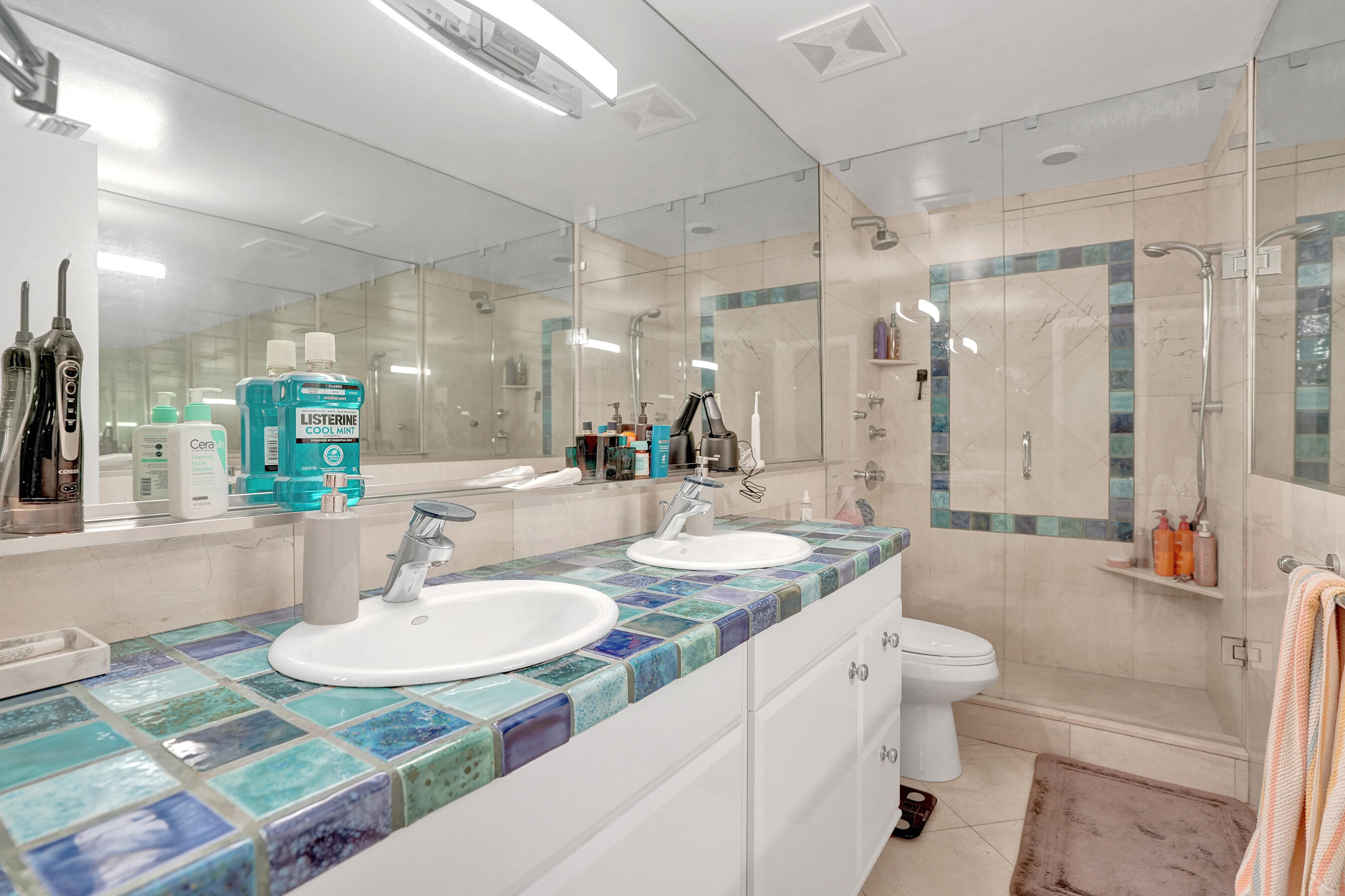VILLAS OF PLANTATION - Residential