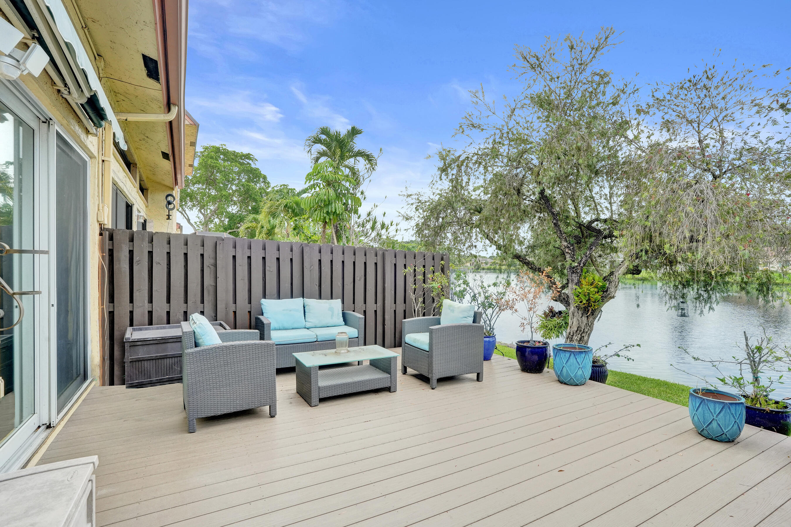 VILLAS OF PLANTATION - Residential