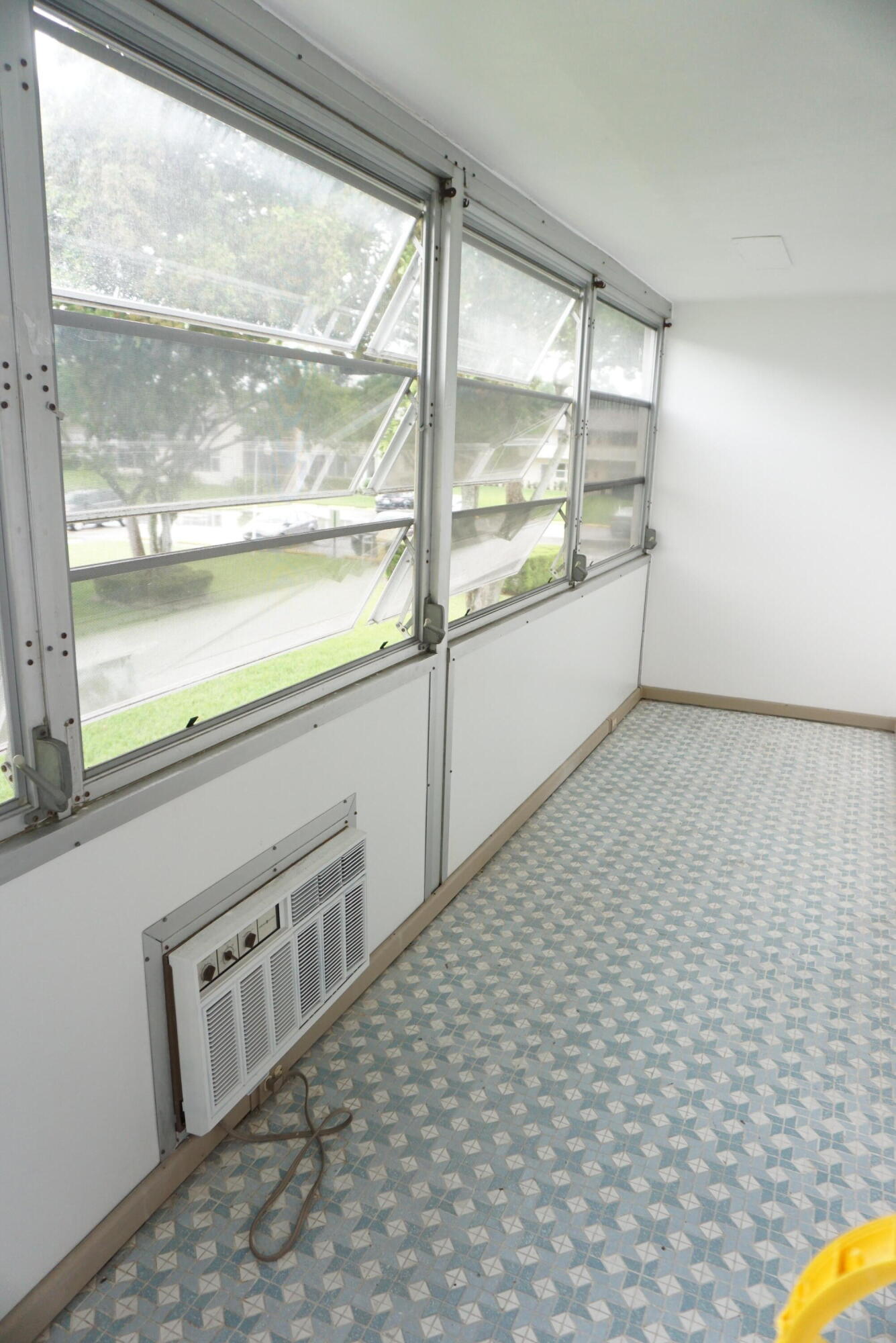 CENTURY VILLAGE- UPDATED CONDO +DISHWASHER & MICRO - Residential Lease