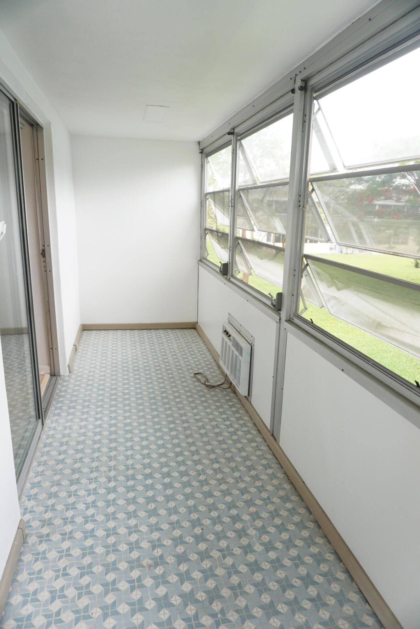 CENTURY VILLAGE- UPDATED CONDO +DISHWASHER & MICRO - Residential Lease