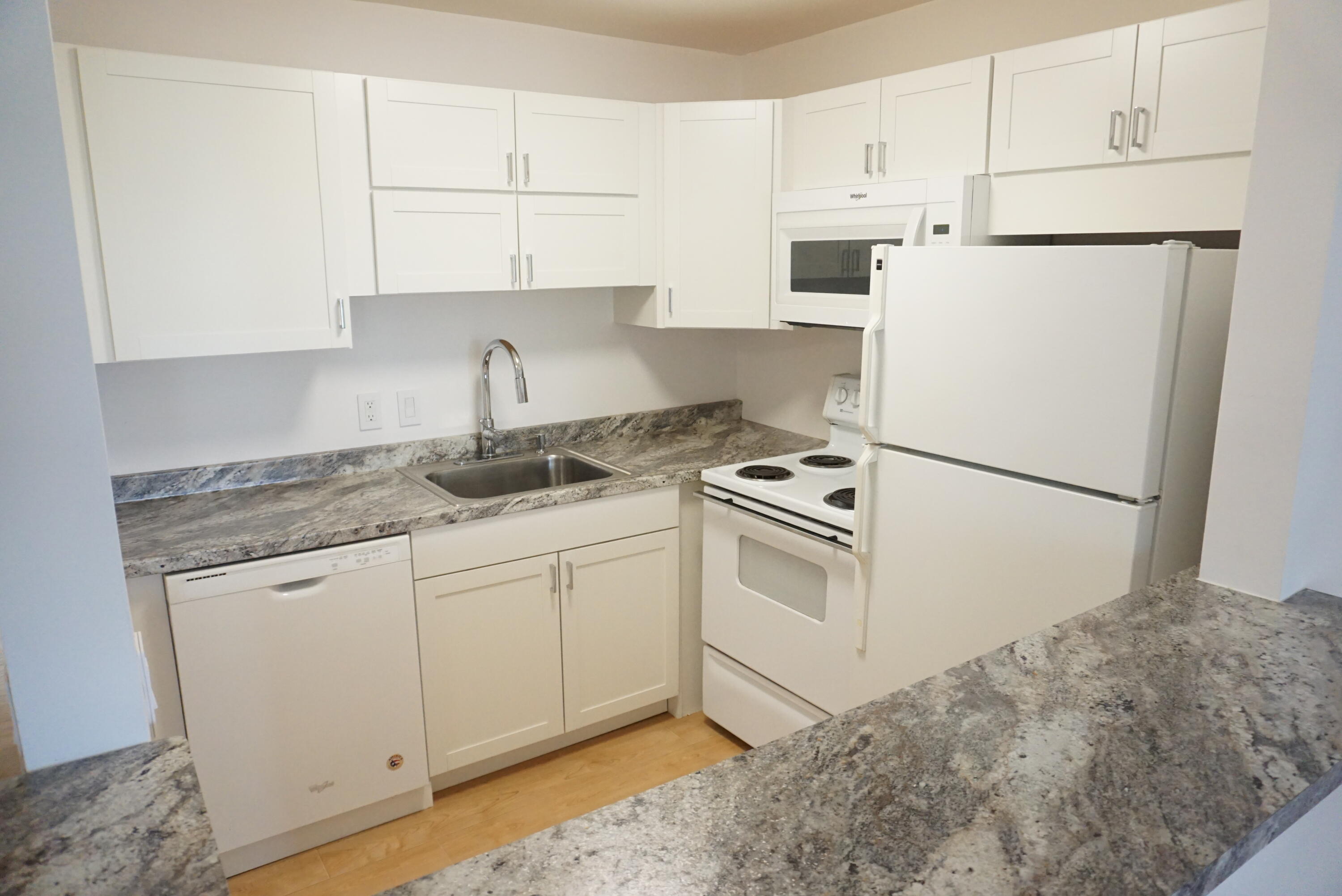 CENTURY VILLAGE- UPDATED CONDO +DISHWASHER & MICRO - Residential Lease