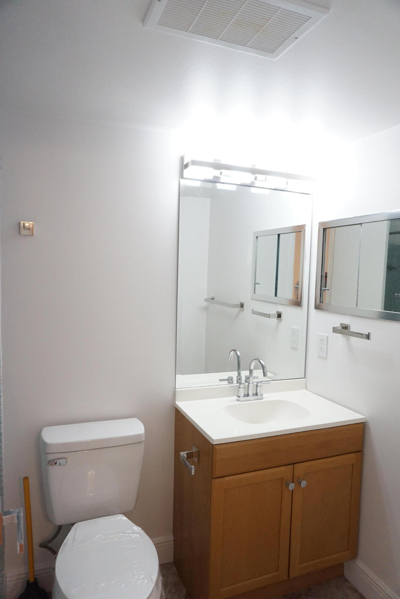 CENTURY VILLAGE- UPDATED CONDO +DISHWASHER & MICRO - Residential Lease