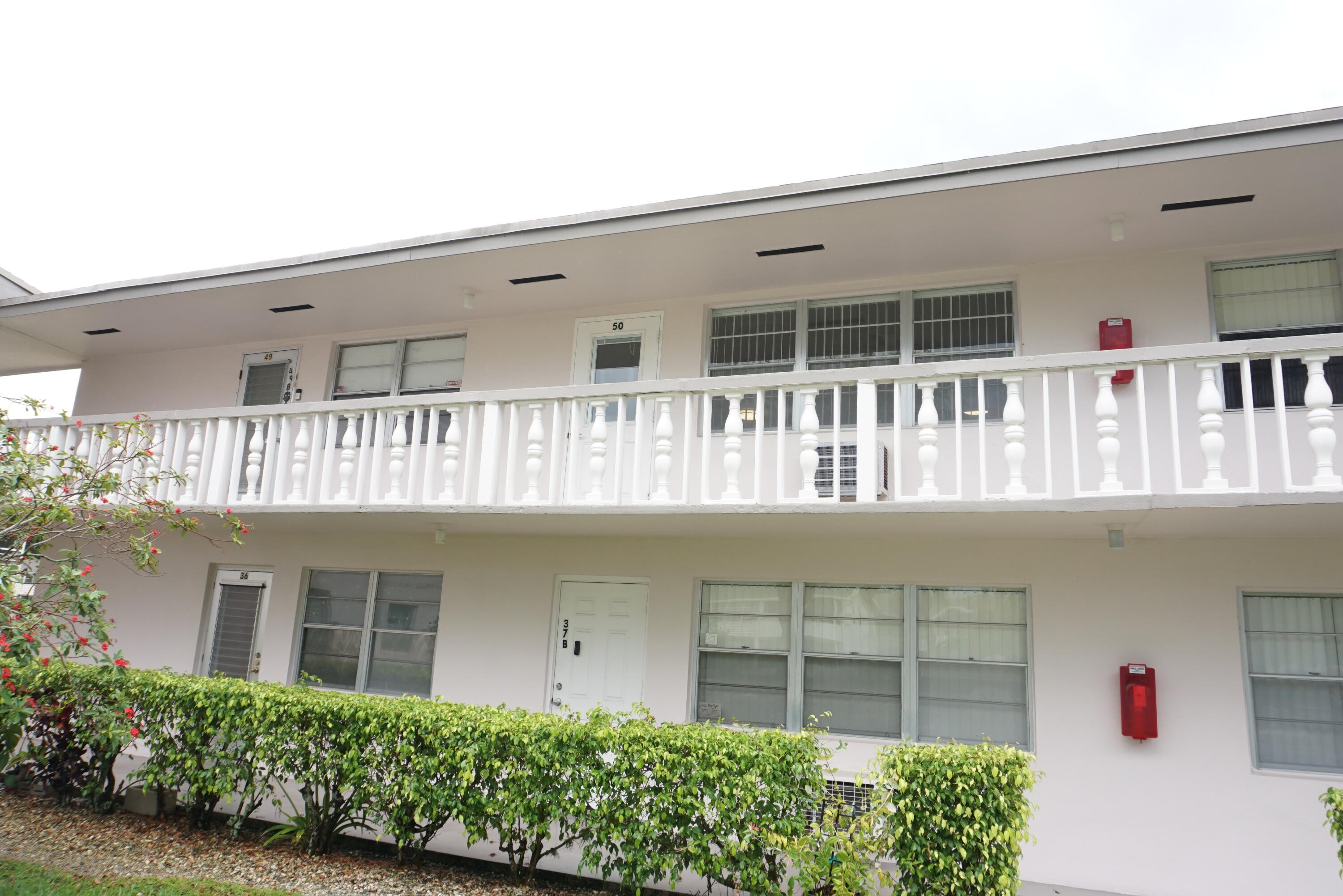 CENTURY VILLAGE- UPDATED CONDO +DISHWASHER & MICRO - Residential Lease
