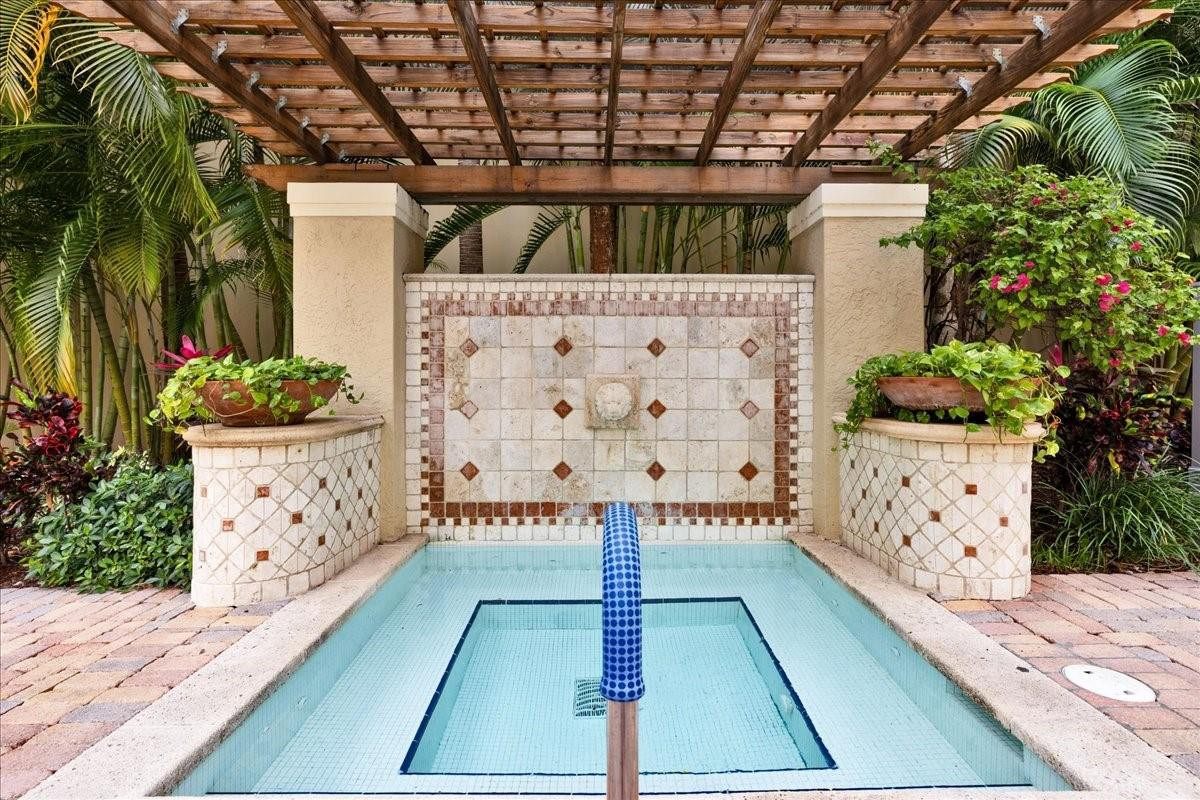 TOWER CONDO AT CITYPLACE - Residential Lease