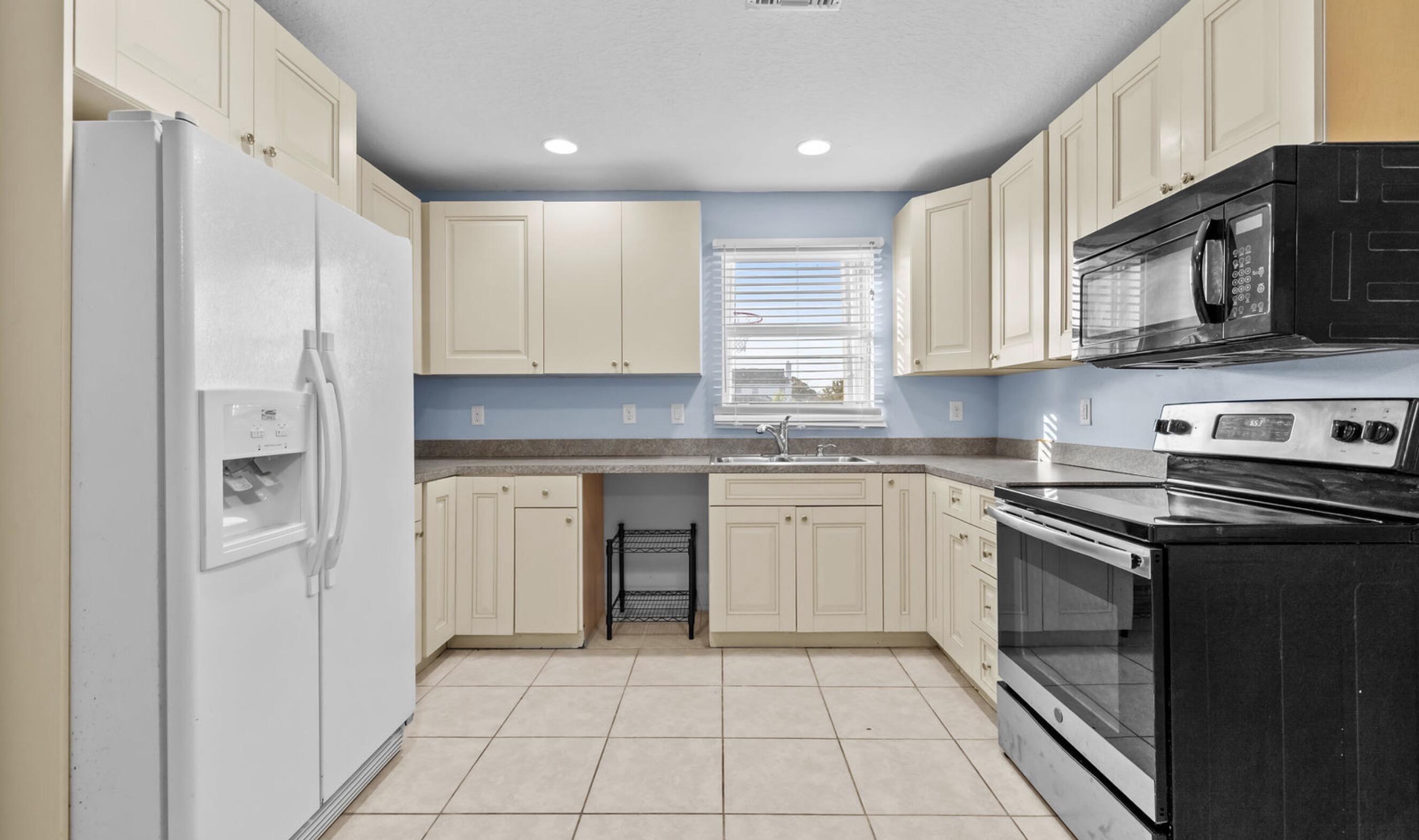 RIVER PARK-UNIT 4 - Residential Lease