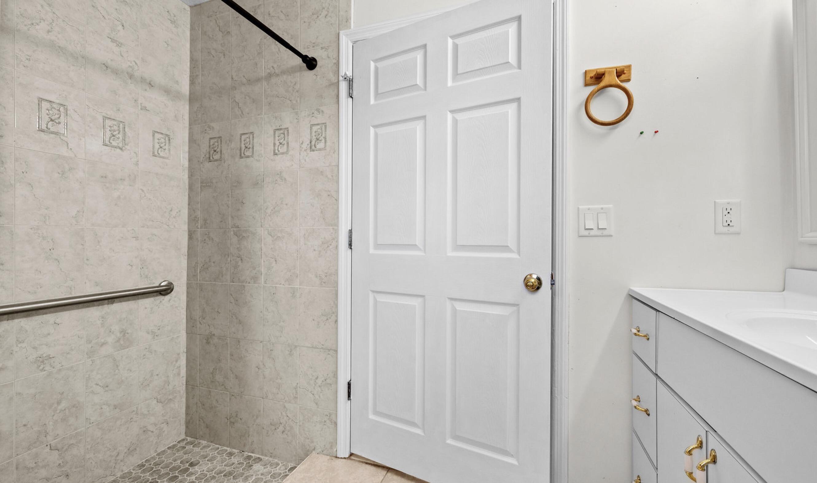 RIVER PARK-UNIT 4 - Residential Lease