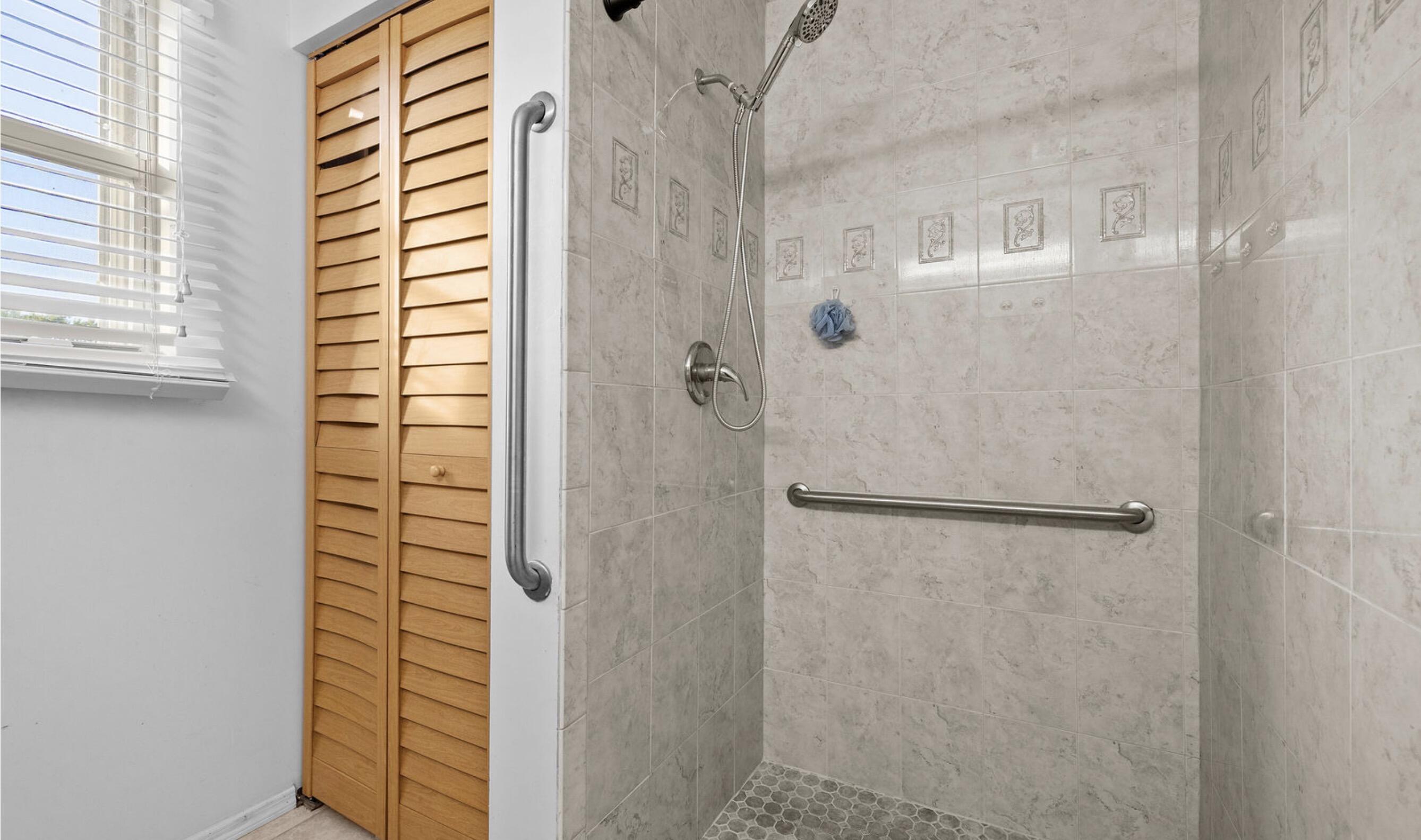 RIVER PARK-UNIT 4 - Residential Lease