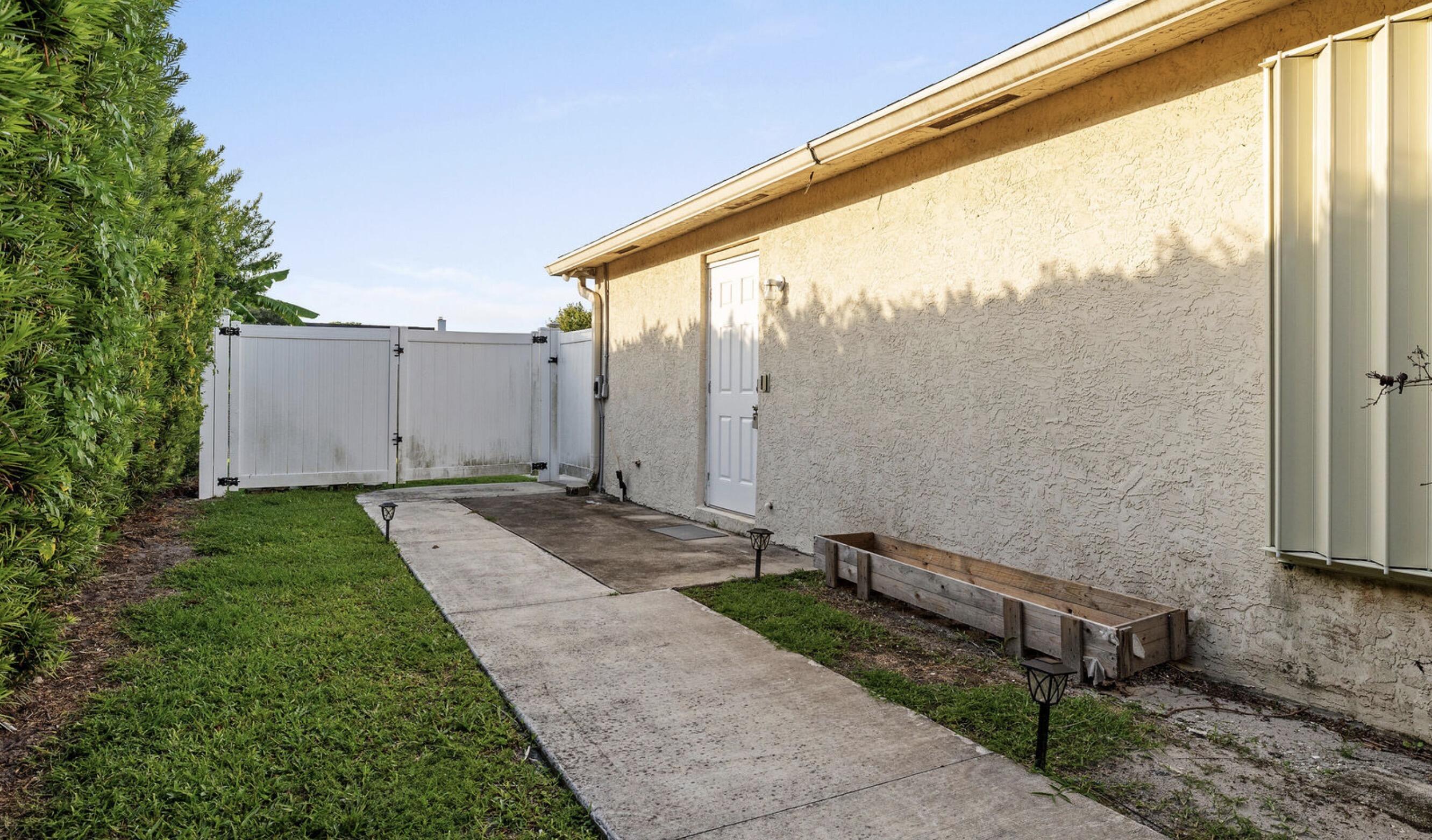 RIVER PARK-UNIT 4 - Residential Lease