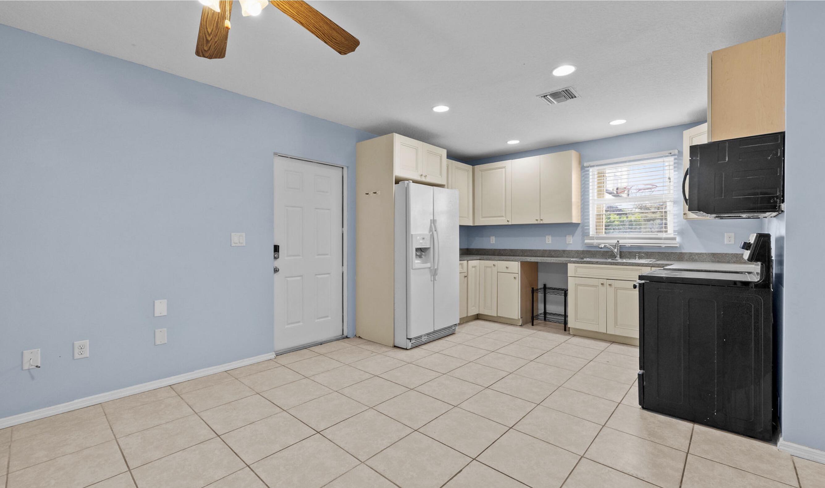 RIVER PARK-UNIT 4 - Residential Lease