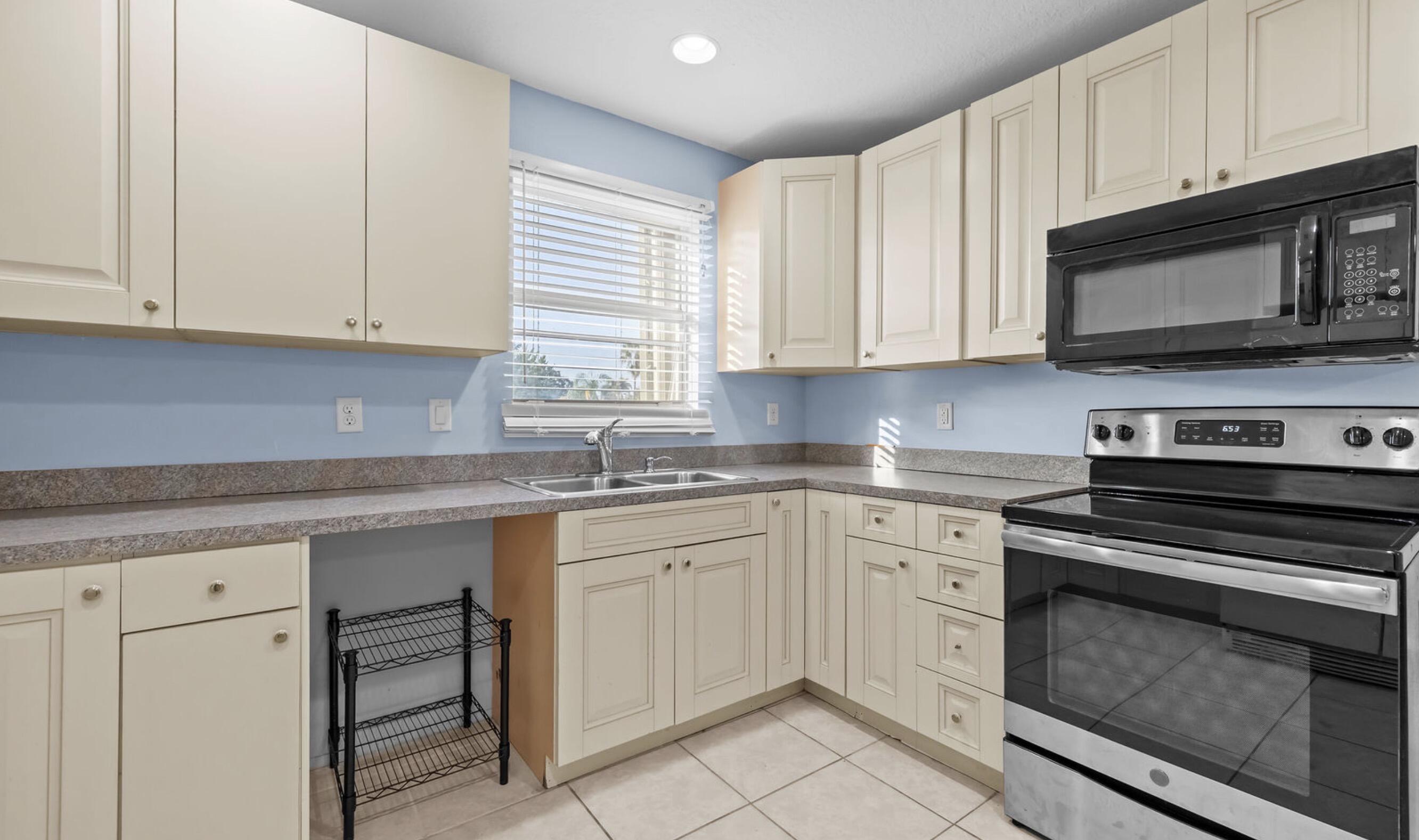 RIVER PARK-UNIT 4 - Residential Lease