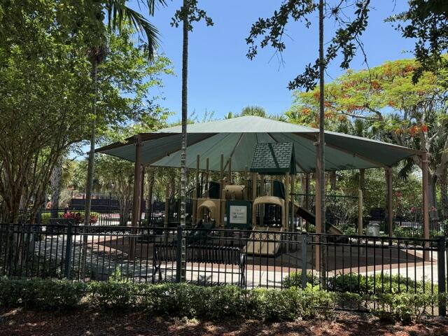 PALM AIRE OAKS COURSE ESTATES - Residential