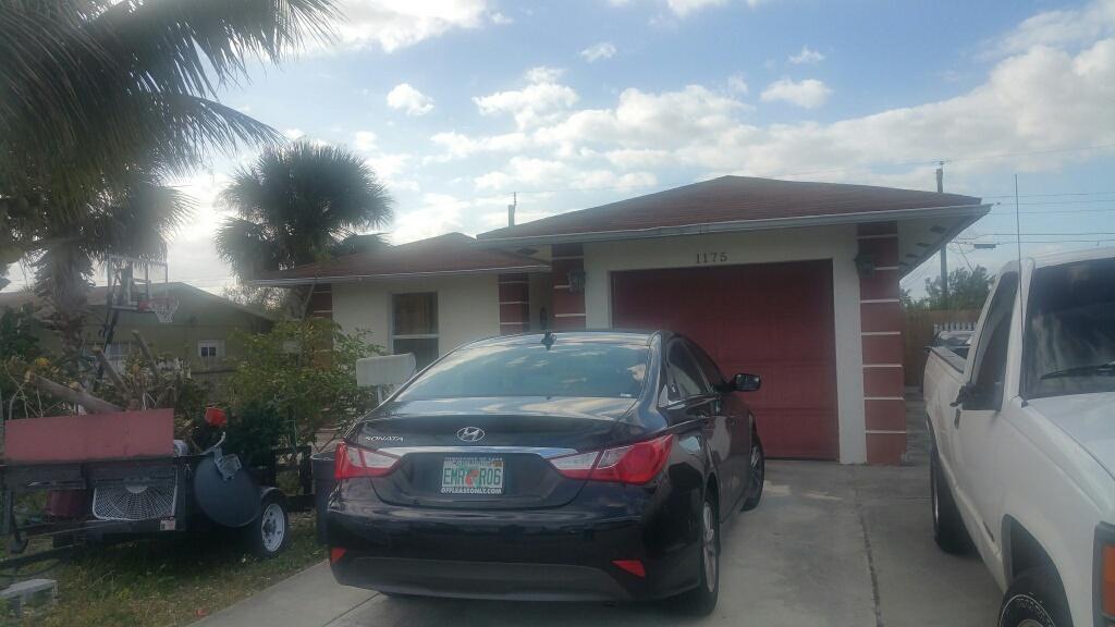 NICE 3 BEDROOM 2 BATH HOME IN DISIRABLE AREA IN RIVIERA BEACH