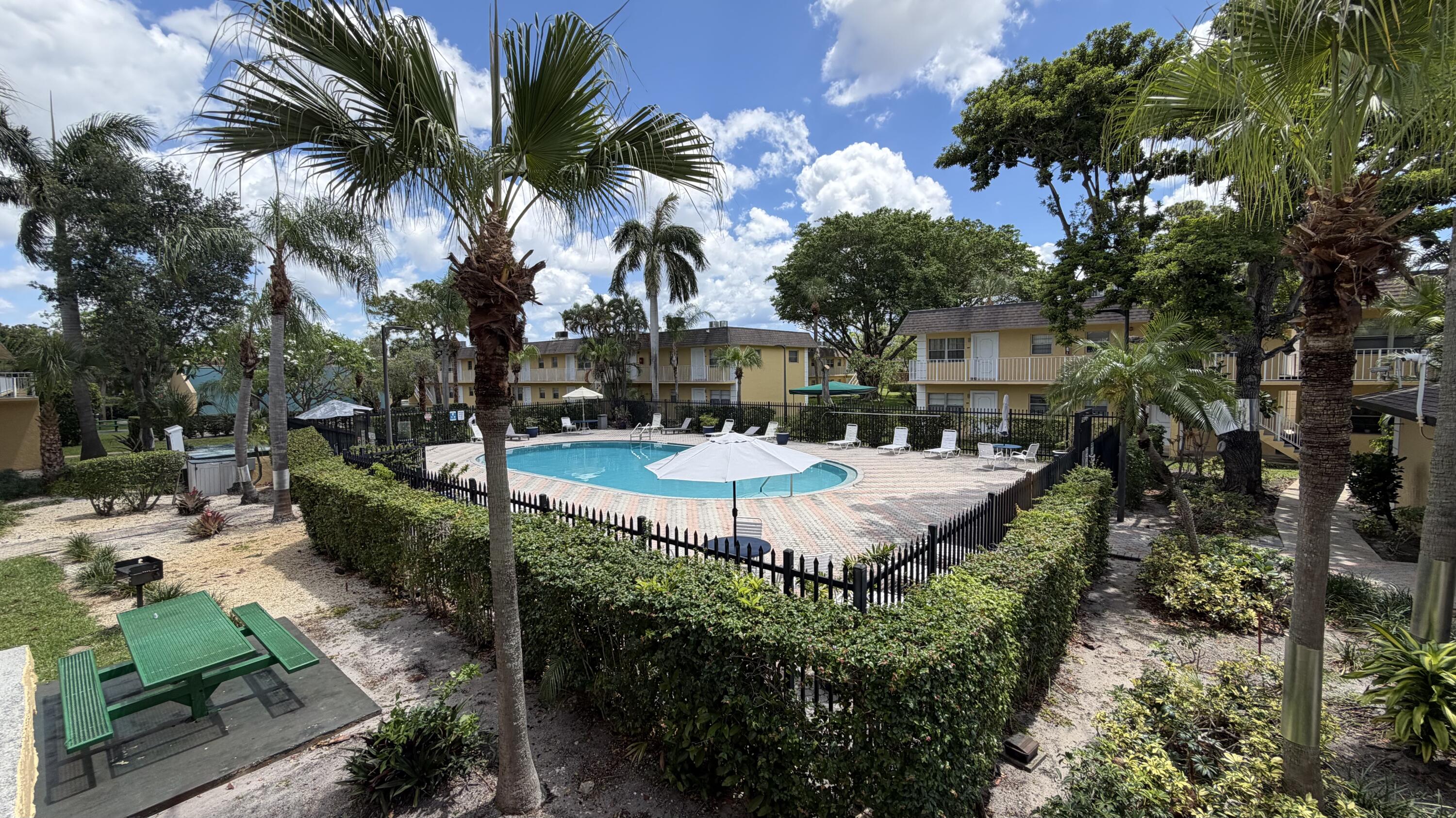 VILLAGE PARK AT OAKLAND CONDO - Residential