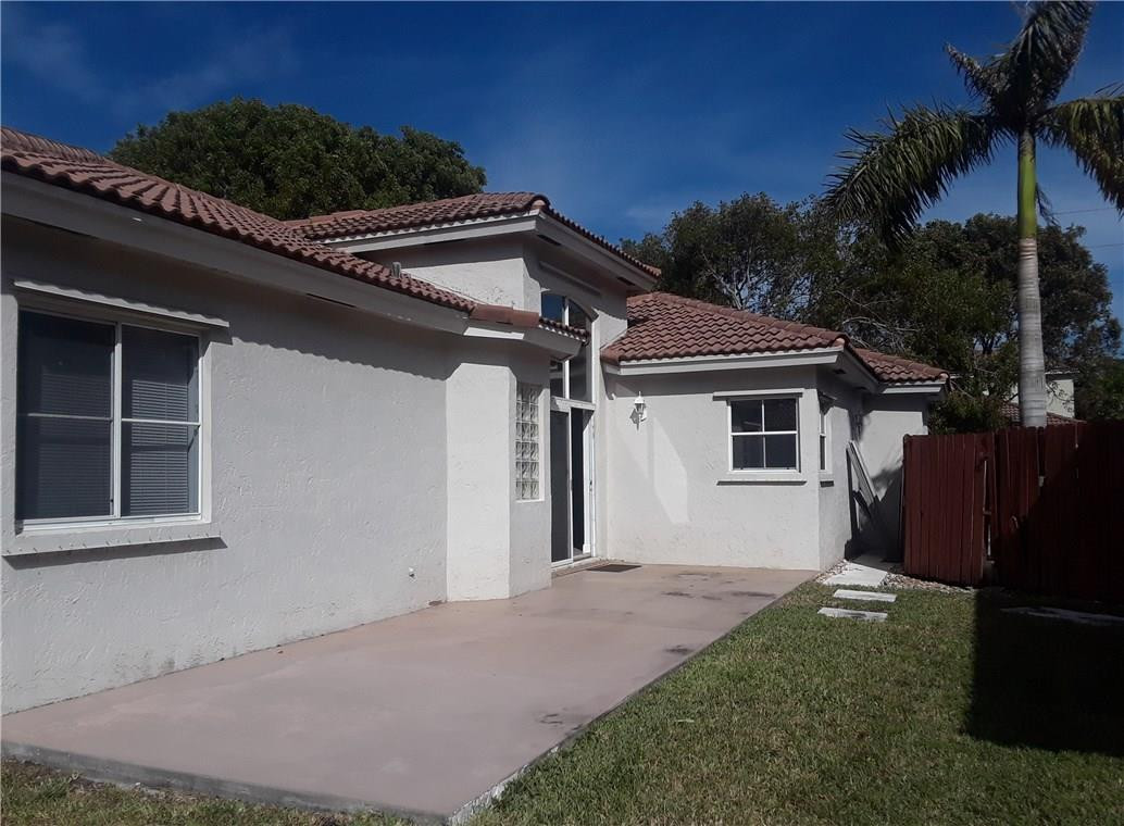 LA MARGARITA PLAT - Residential Lease