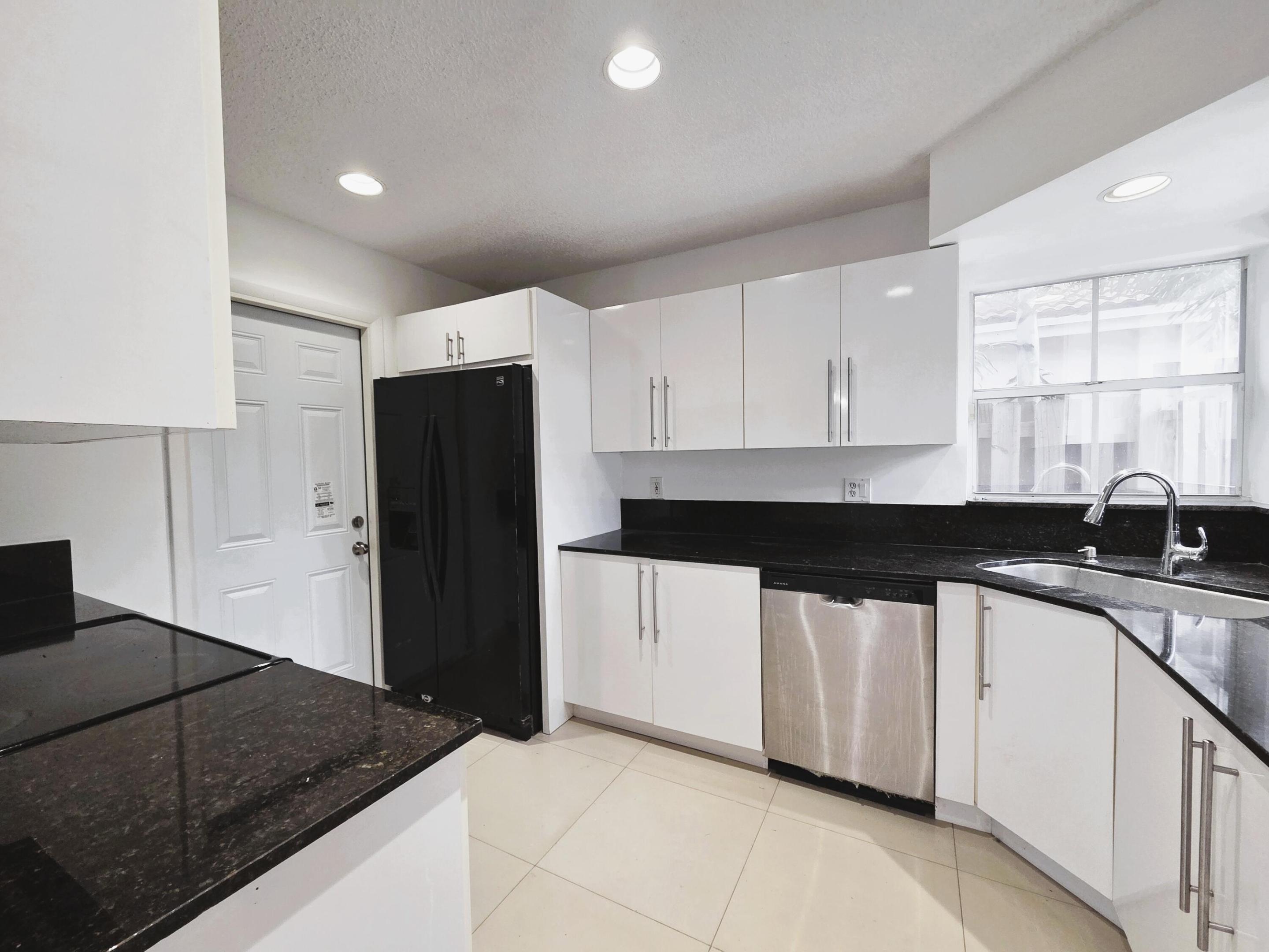 LA MARGARITA PLAT - Residential Lease