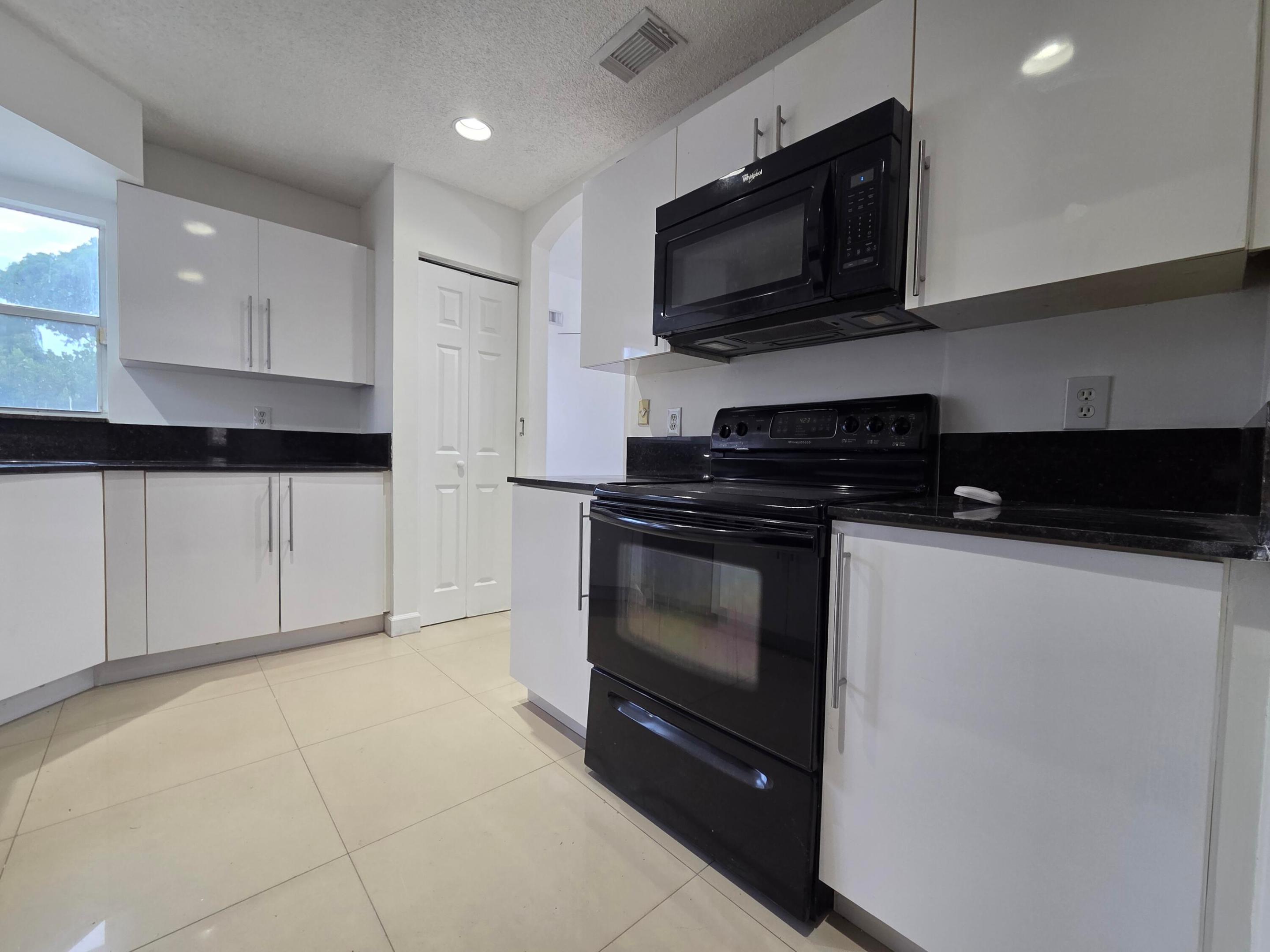 LA MARGARITA PLAT - Residential Lease