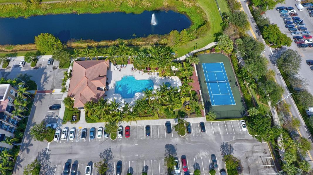 RESIDENCES AT MIDTOWN CONDO - Residential Lease