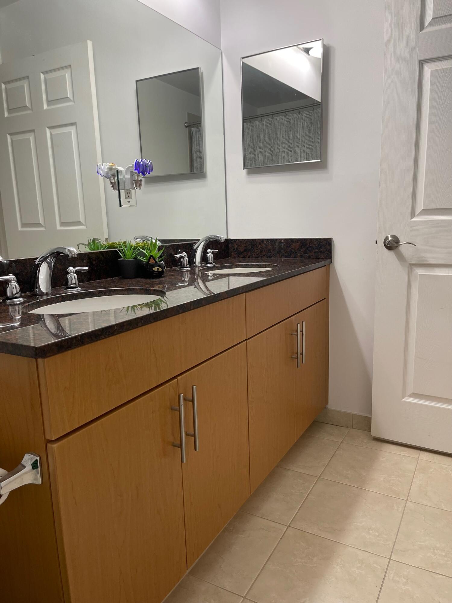 RESIDENCES AT MIDTOWN CONDO - Residential Lease