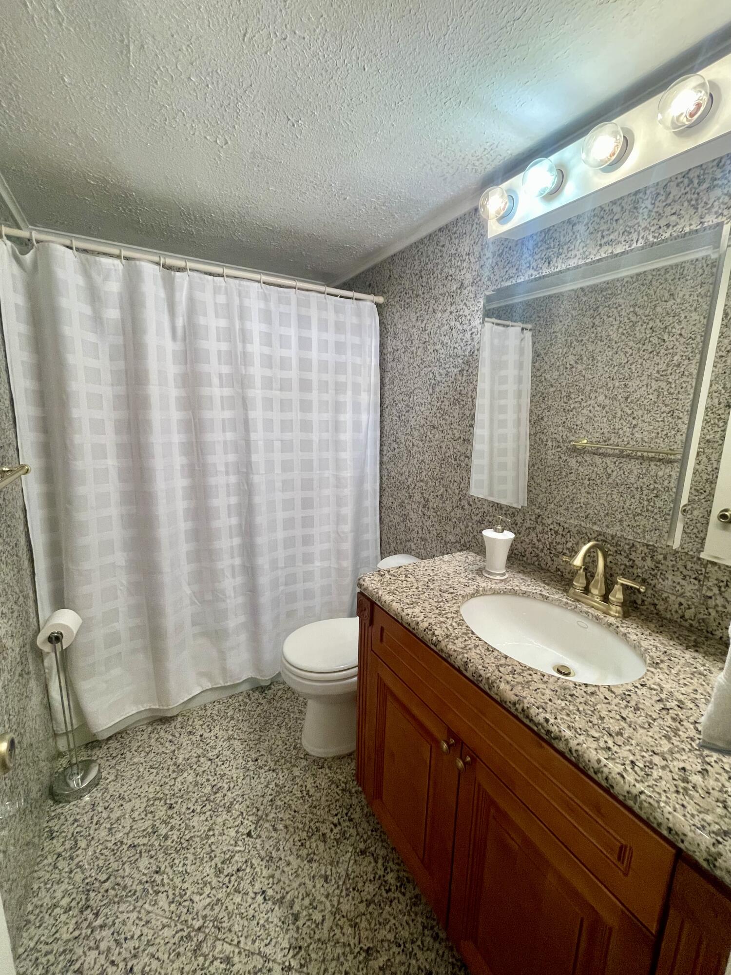 BAY YACHT CLUB CONDO - Residential Lease