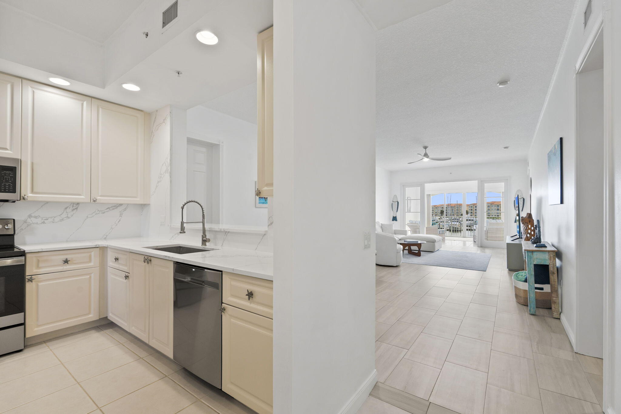 HARBOUR ISLE AT HUTCHINSON ISLAND WEST - Residential