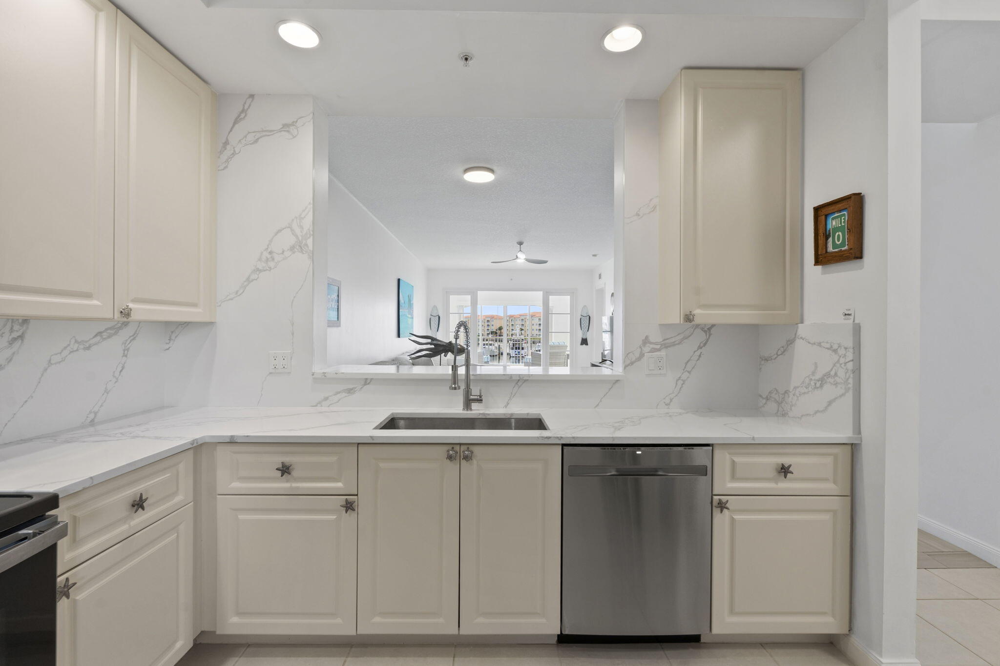 HARBOUR ISLE AT HUTCHINSON ISLAND WEST - Residential