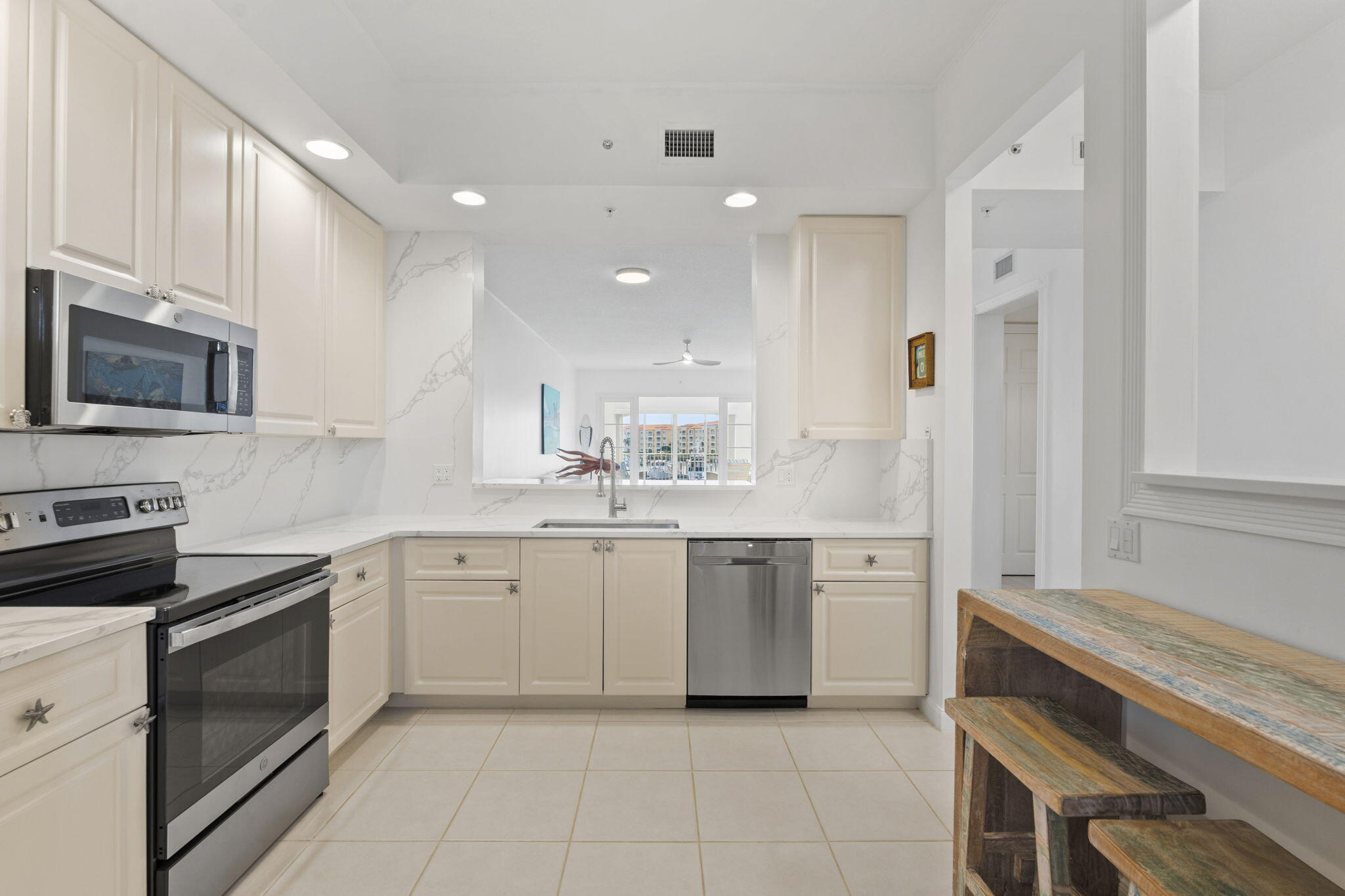 HARBOUR ISLE AT HUTCHINSON ISLAND WEST - Residential
