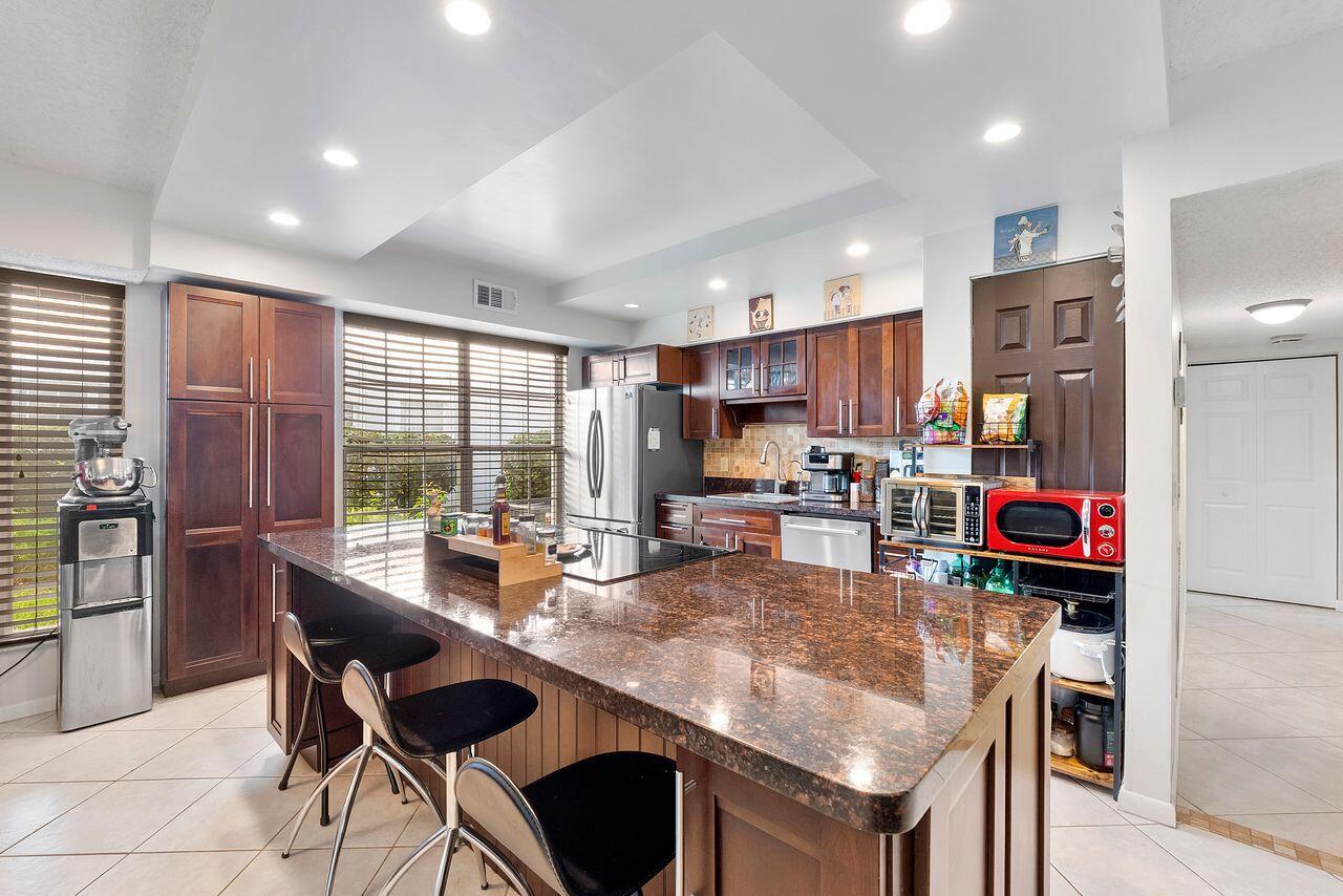 LAKES OF WOODHAVEN I AND II CONDO - Residential